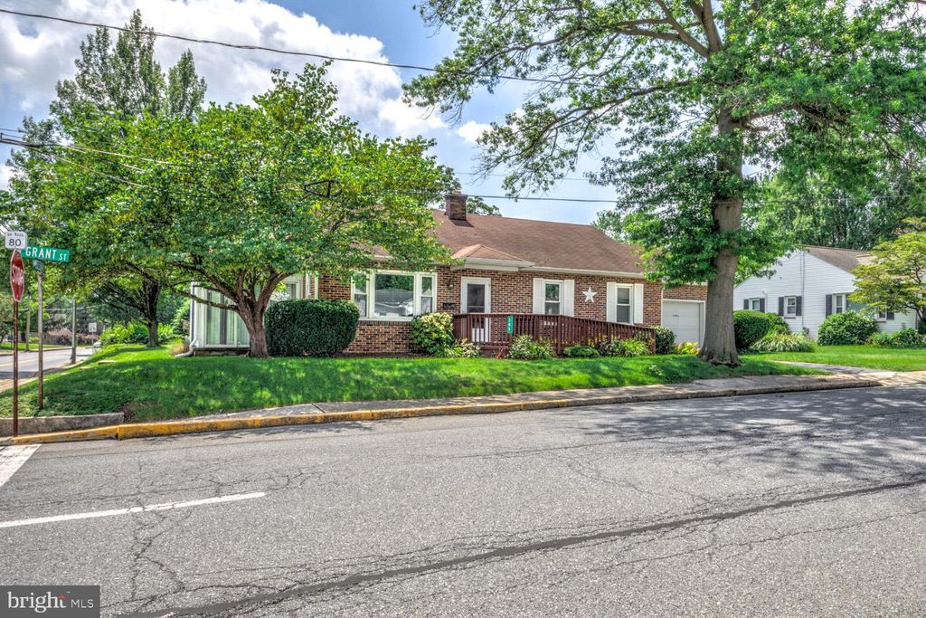 Photo of 202 N Grant Street, MANHEIM, PA 17545 (MLS # PALA2072938)