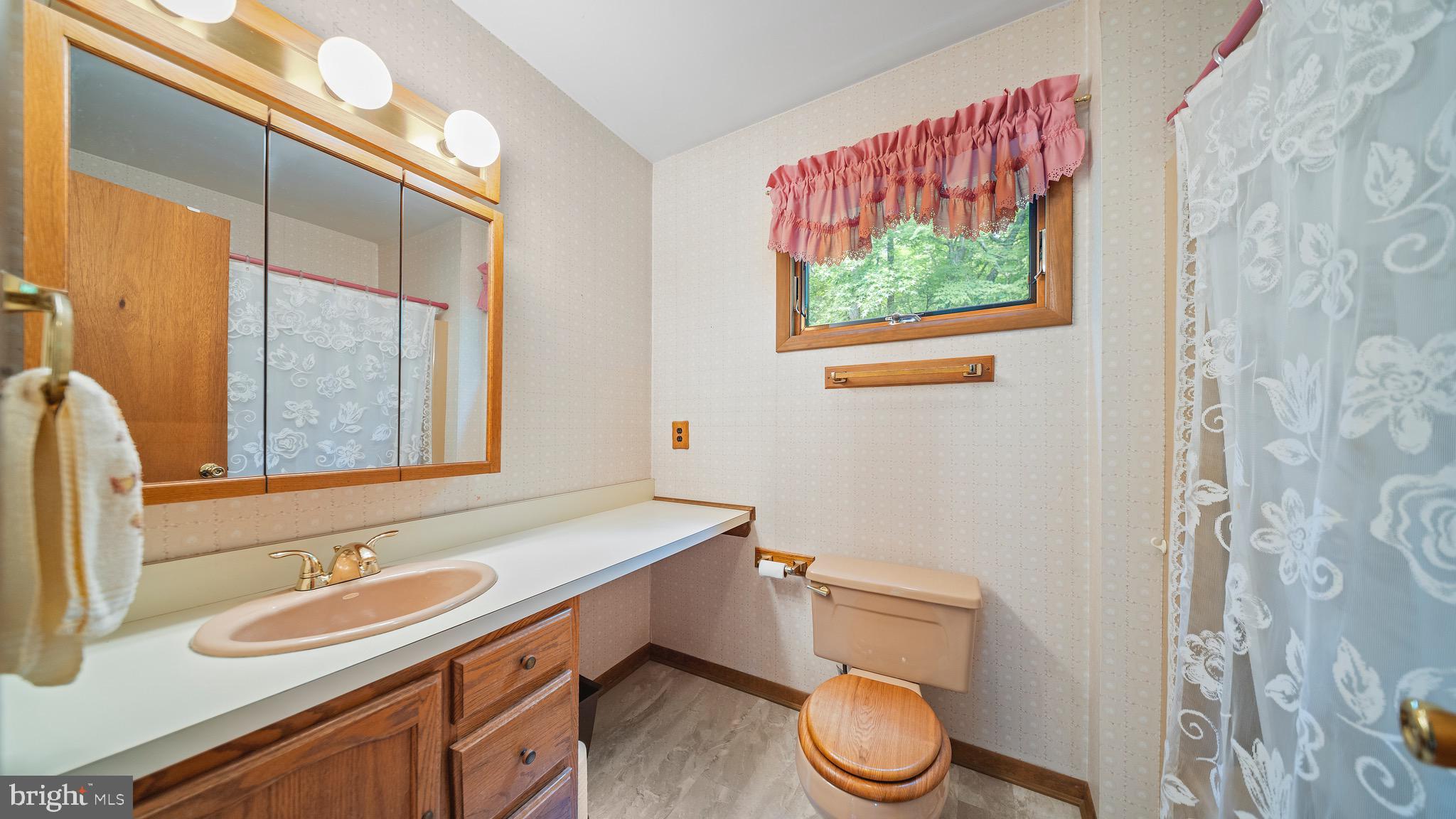 ROCKAWALKIN ESTATES - Residential