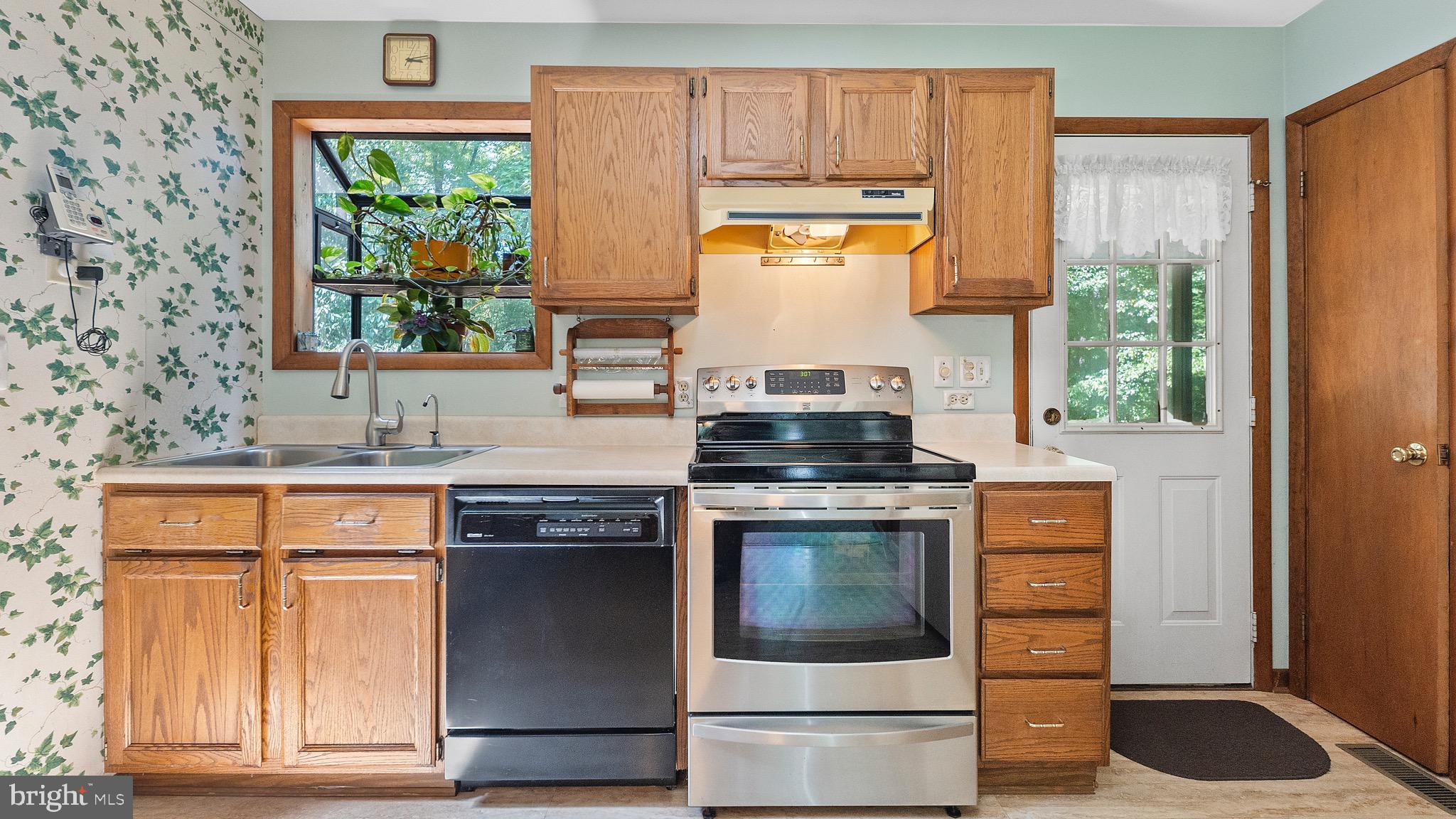 ROCKAWALKIN ESTATES - Residential