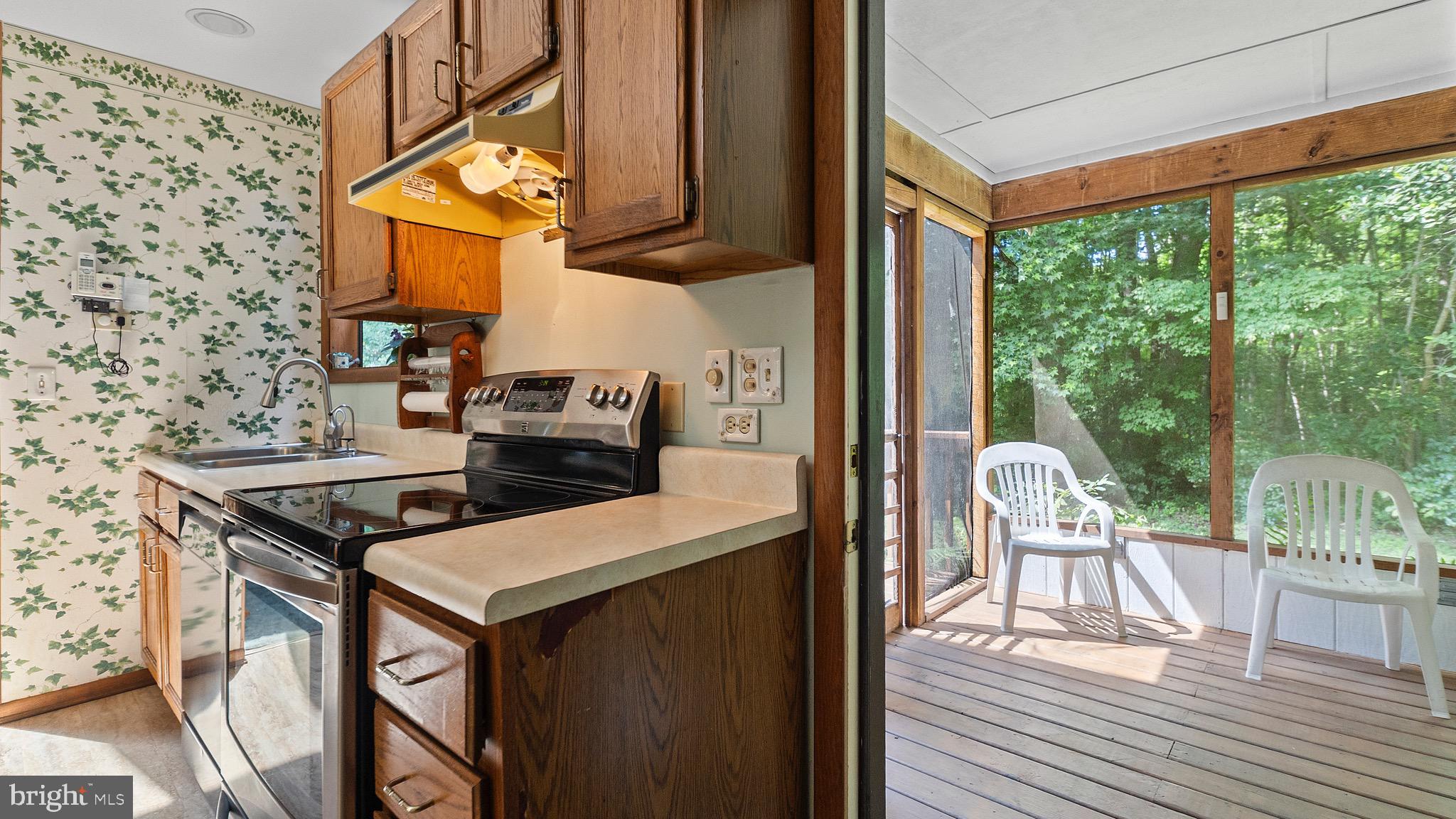 ROCKAWALKIN ESTATES - Residential