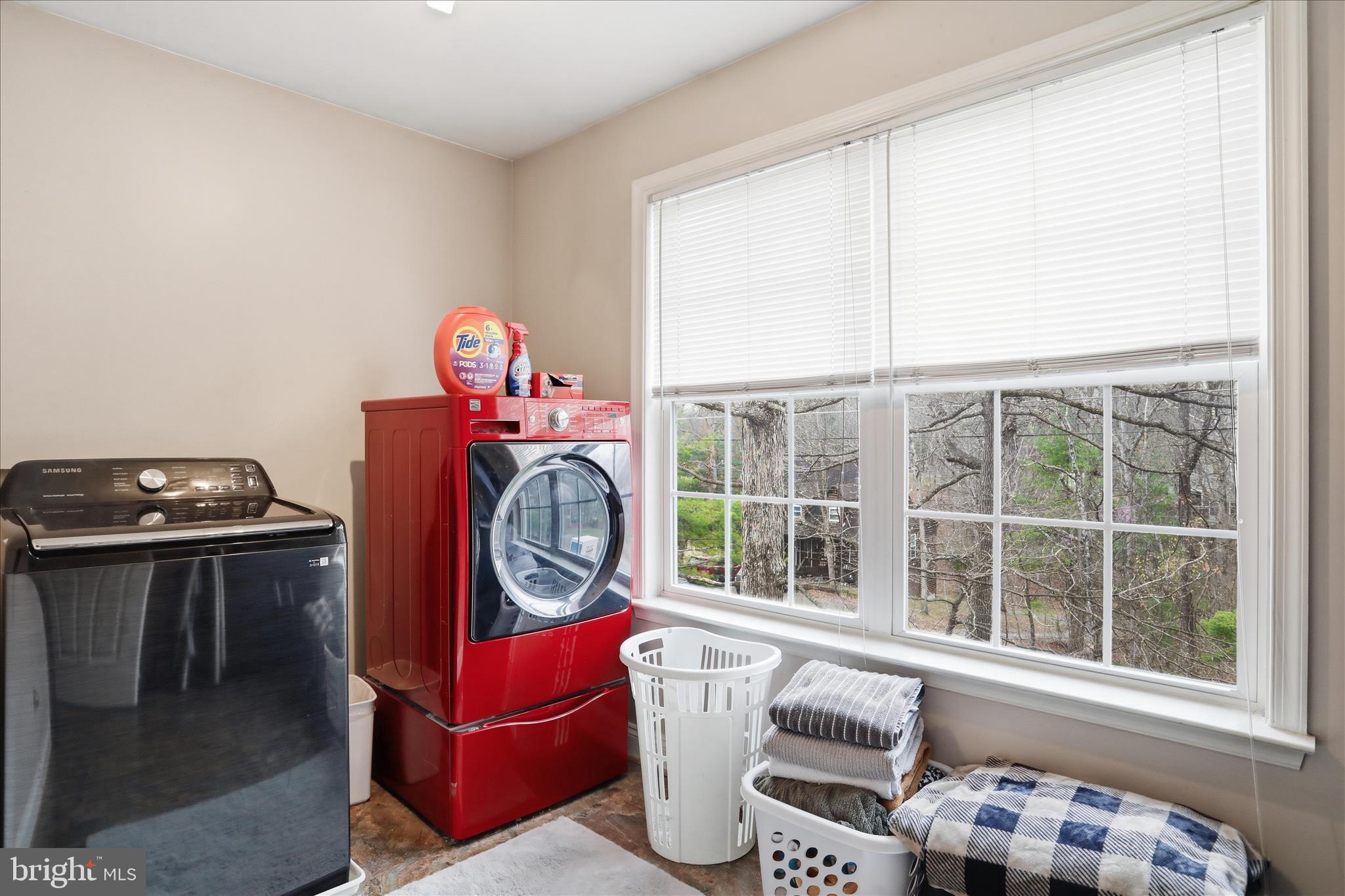 LAKE HOLIDAY ESTATES - Residential