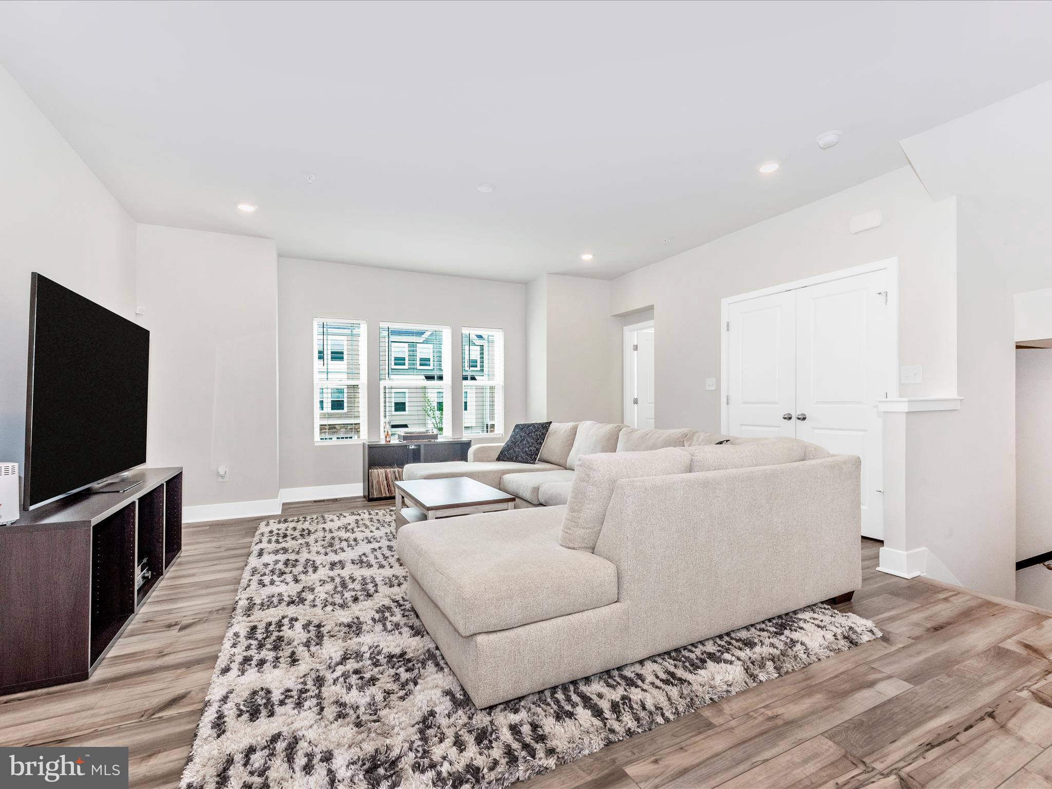 WATER'S LANDING - Residential