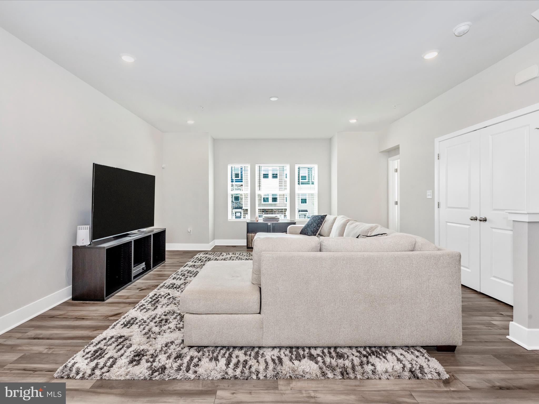 WATER'S LANDING - Residential