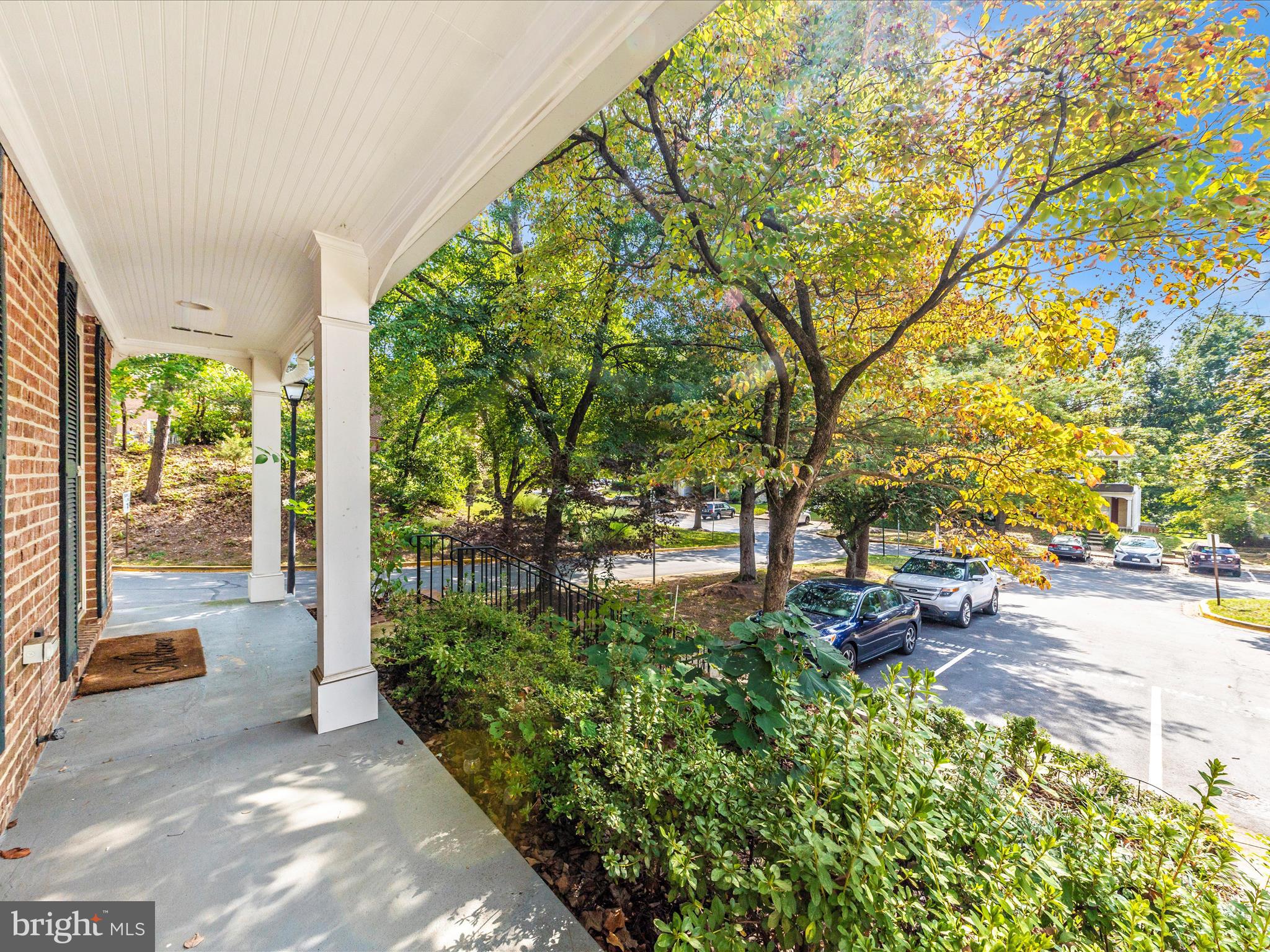 DUMONT OAKS - Residential