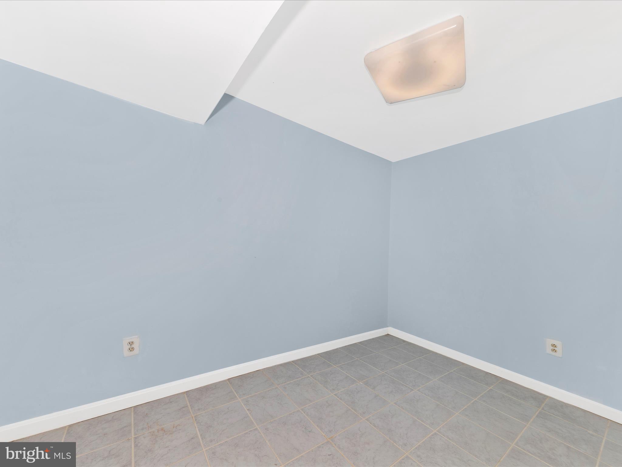 DUMONT OAKS - Residential