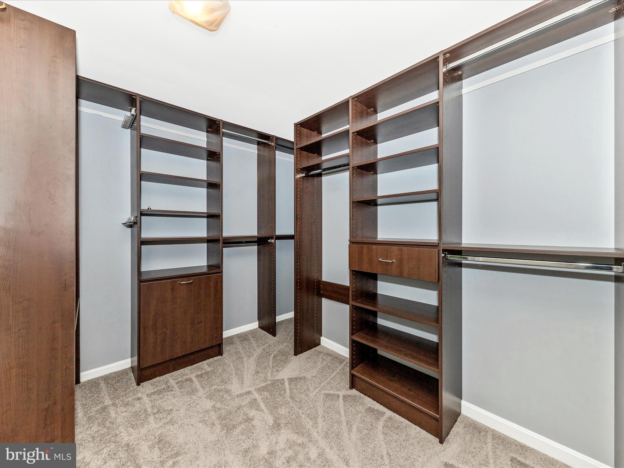 DUMONT OAKS - Residential