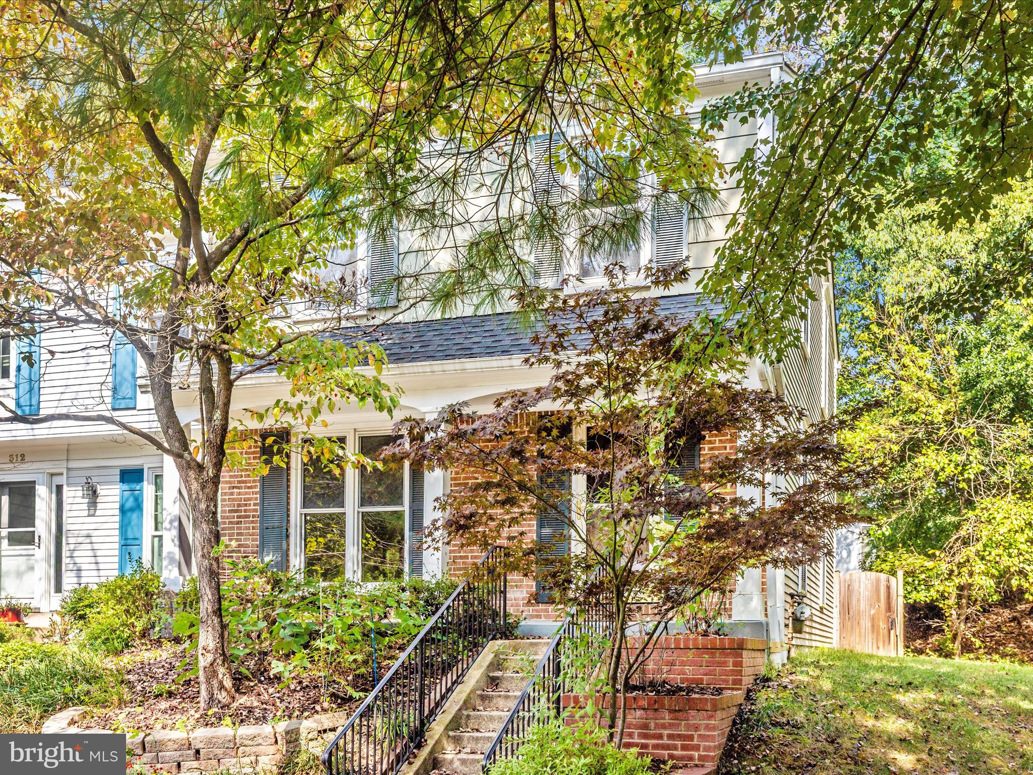 DUMONT OAKS - Residential