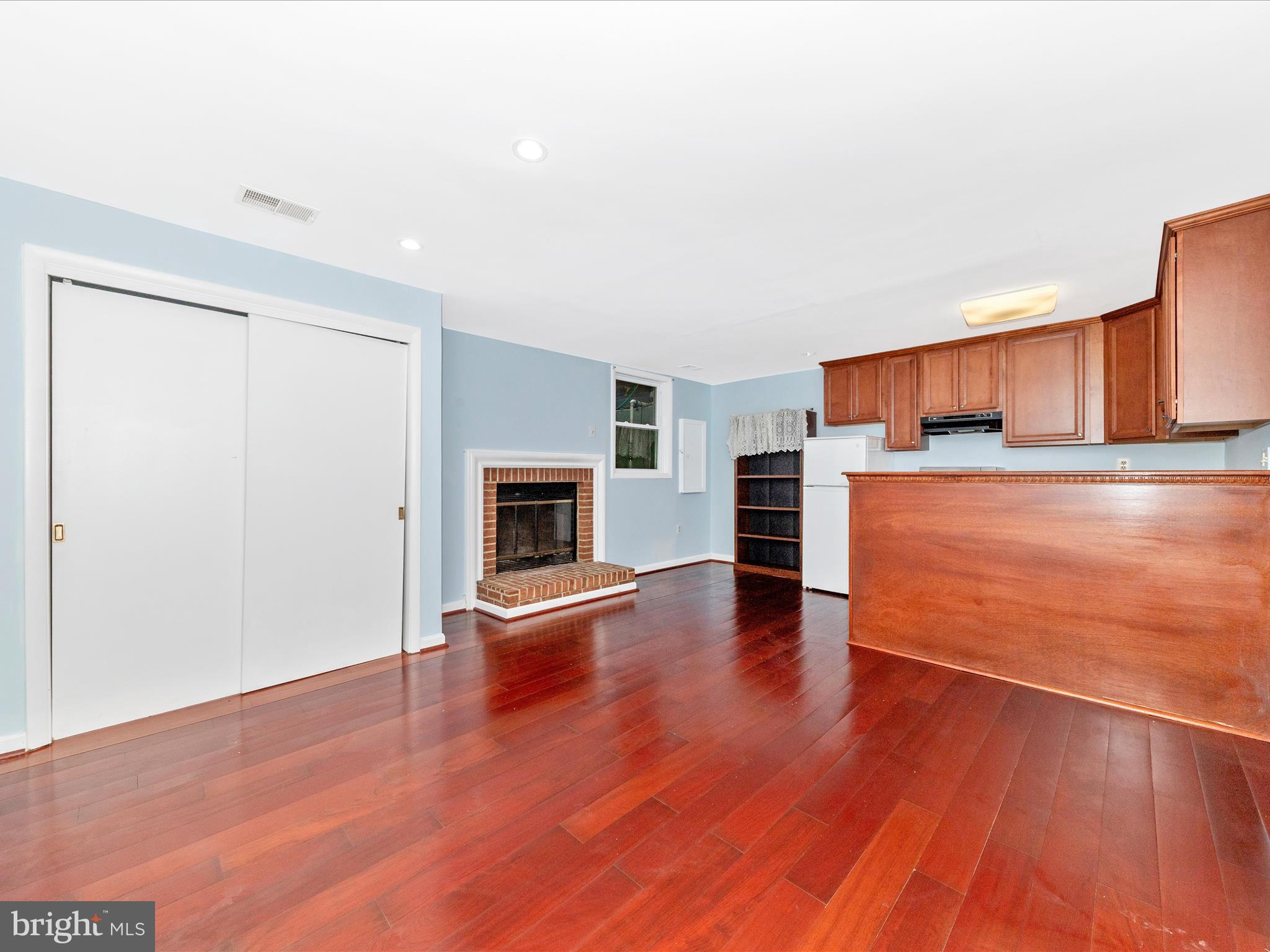 DUMONT OAKS - Residential