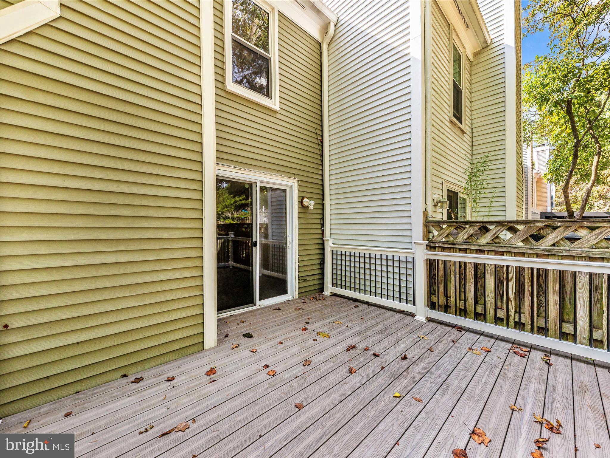 DUMONT OAKS - Residential