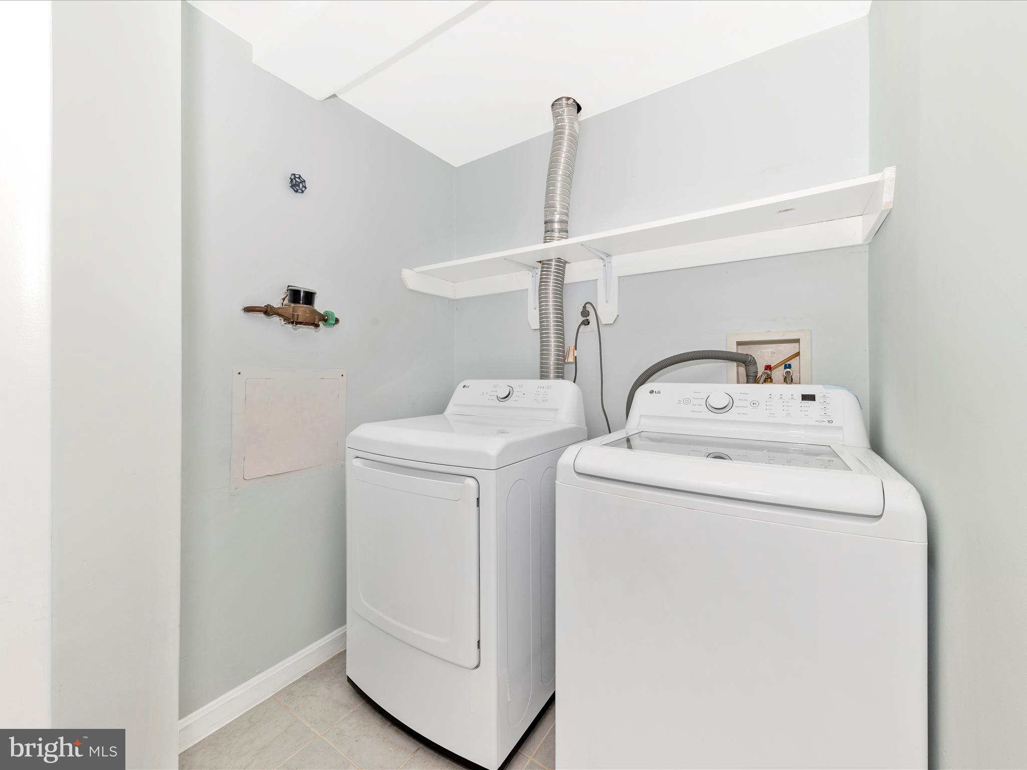 DUMONT OAKS - Residential