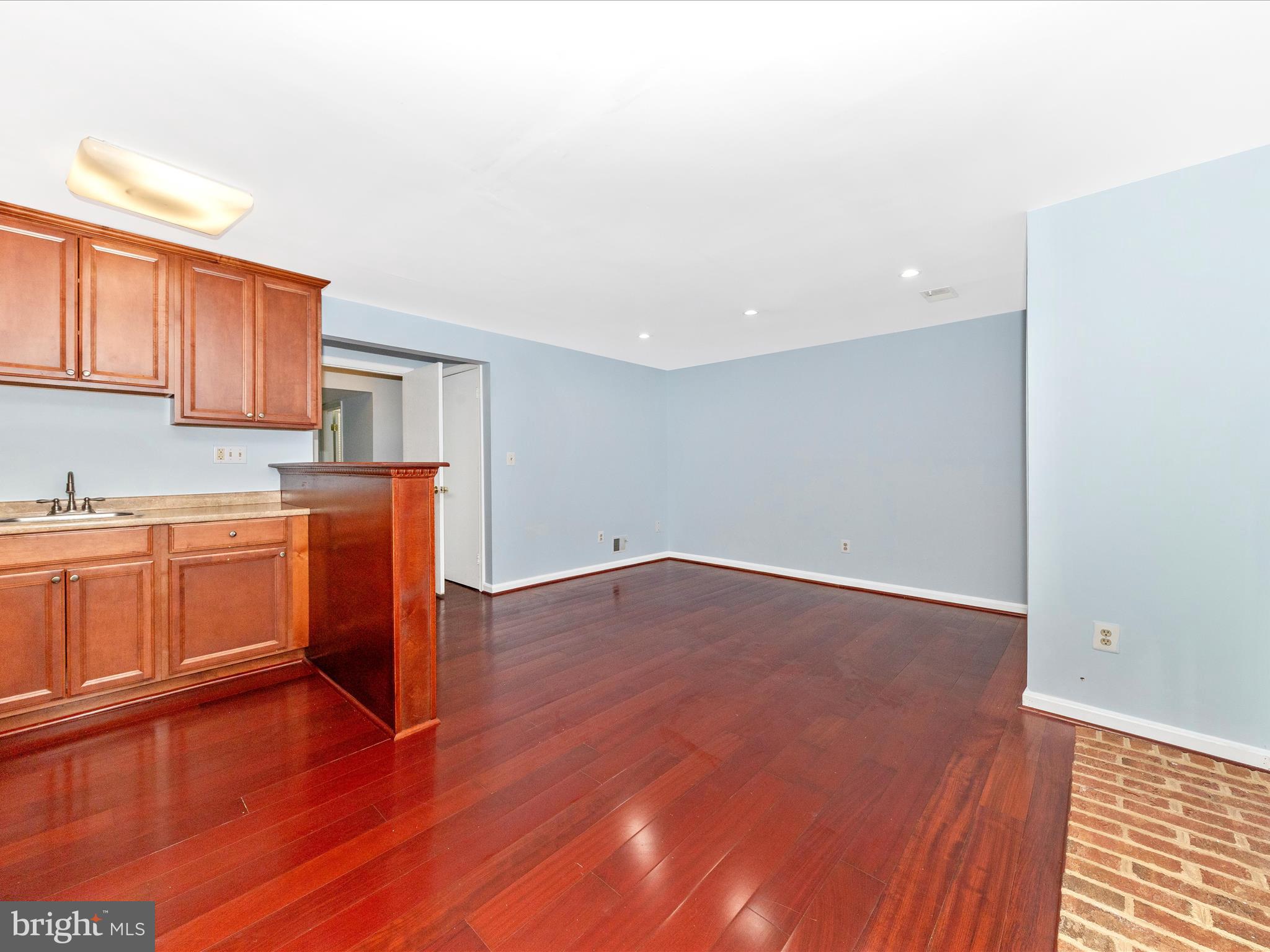 DUMONT OAKS - Residential