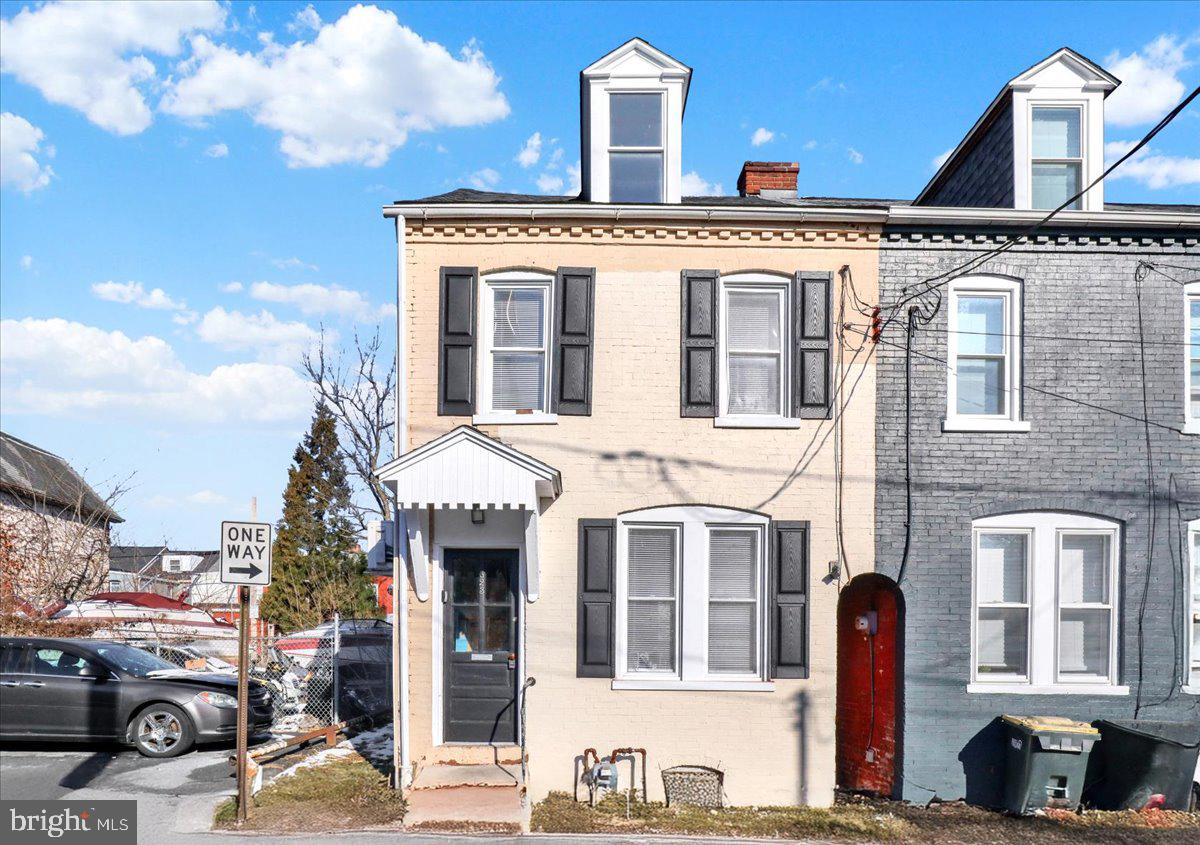 623 BAY STREET