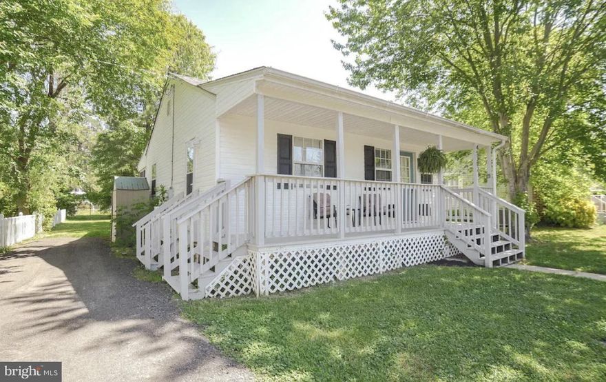 Available on December 1st! Tucked away in Piney point, this fantastic 2 bed 1 bath Furnished rental will soon be ready for new tenants! The home underwent a handfull of upgrades within the past 5 years. new roof,  and kitchen + bathroom renovations. Best of all its only a short walk to the beach! Schedule your appointment today! Shorter term leases can be negotiated at a higher monthly rent price.

To qualify for this rental, a potential applicant must have a minimum credit score of 640 and the household income must be at least 3X the amount of rent