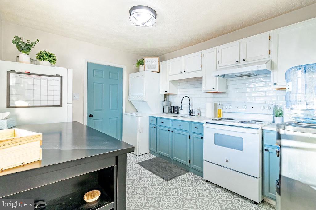 PINEY POINT HOMES - Residential Lease