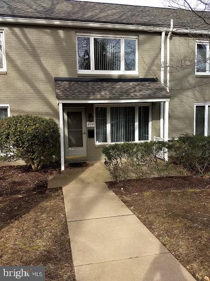 OPEN HOUSE 3/24/2019 1:00 - 3:00 Updated 2 story TH in Dreams Landing/West Annapolis! 2 Bed 1 & 1/2 bath. Private, fenced backyard w/hardscape & shed. Wood floors, newer HVAC & appliances. Light & bright - move in ready! Extra storage available. Access to the Severn River, marina, waters edge pool, gym & common grounds. Catch the Blue Angles...Dream's Landing, Annapolis' Best Kept Secret! Must carry 300k liability insurance. Apply online; https:// will consider one pet with pet rent and pet deposit
