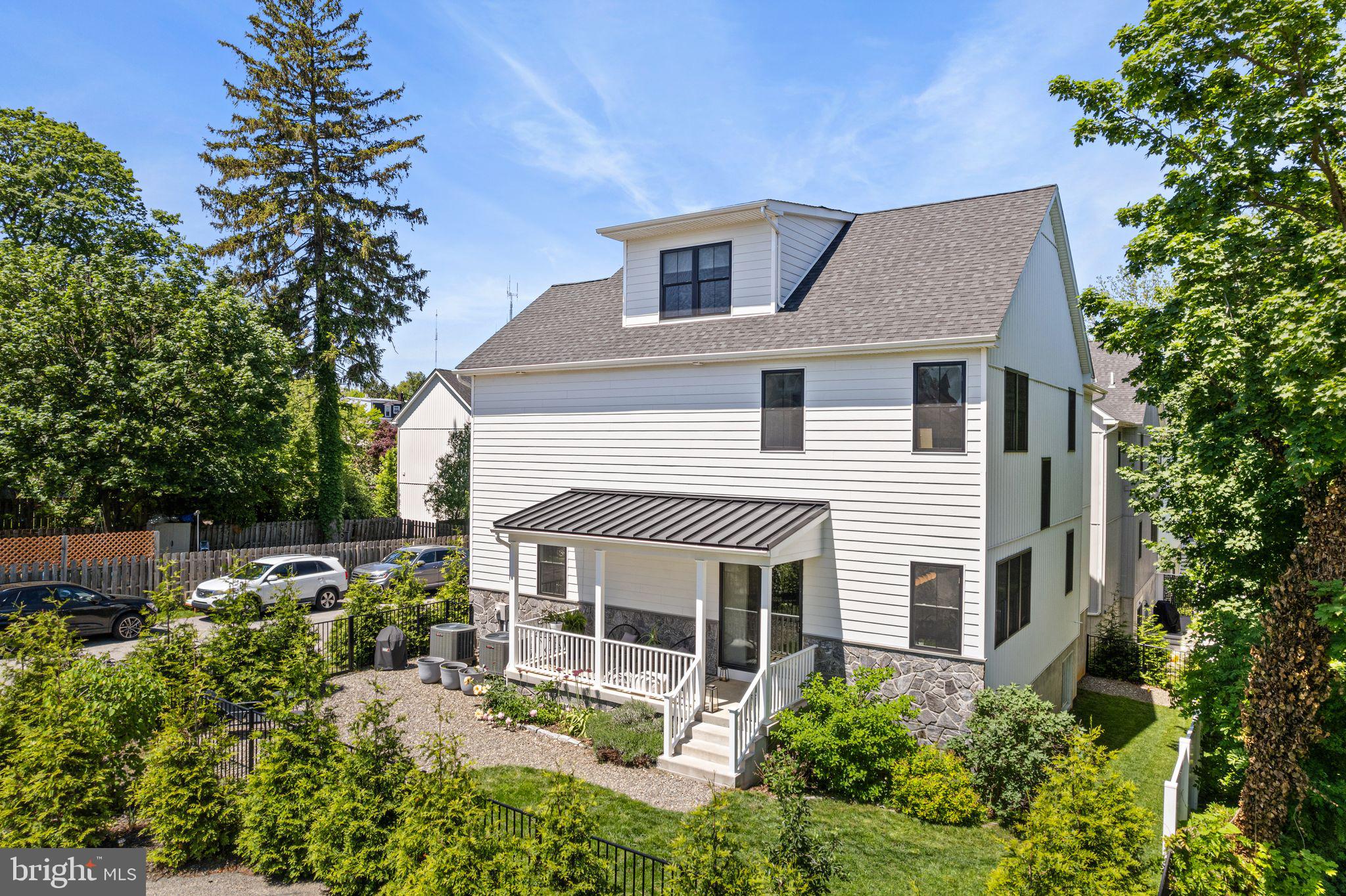 ROXBOROUGH - Residential