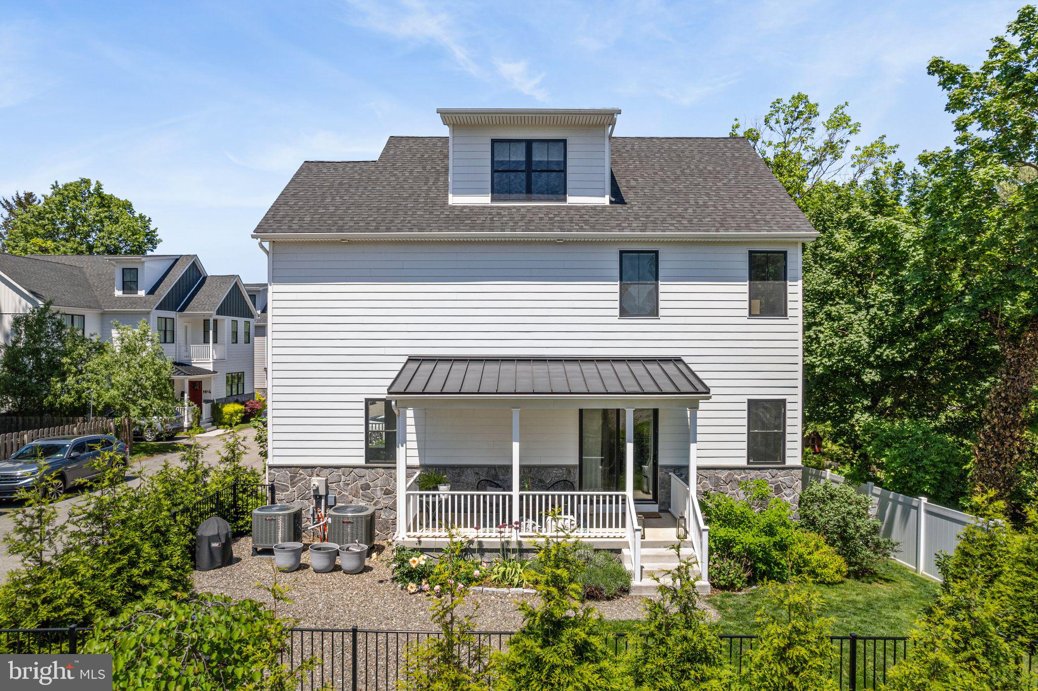 ROXBOROUGH - Residential