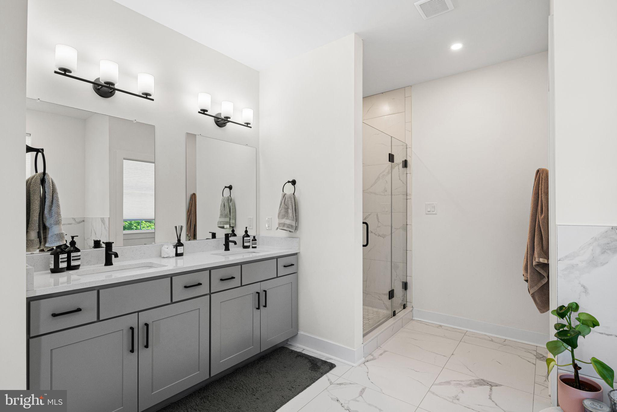 ROXBOROUGH - Residential