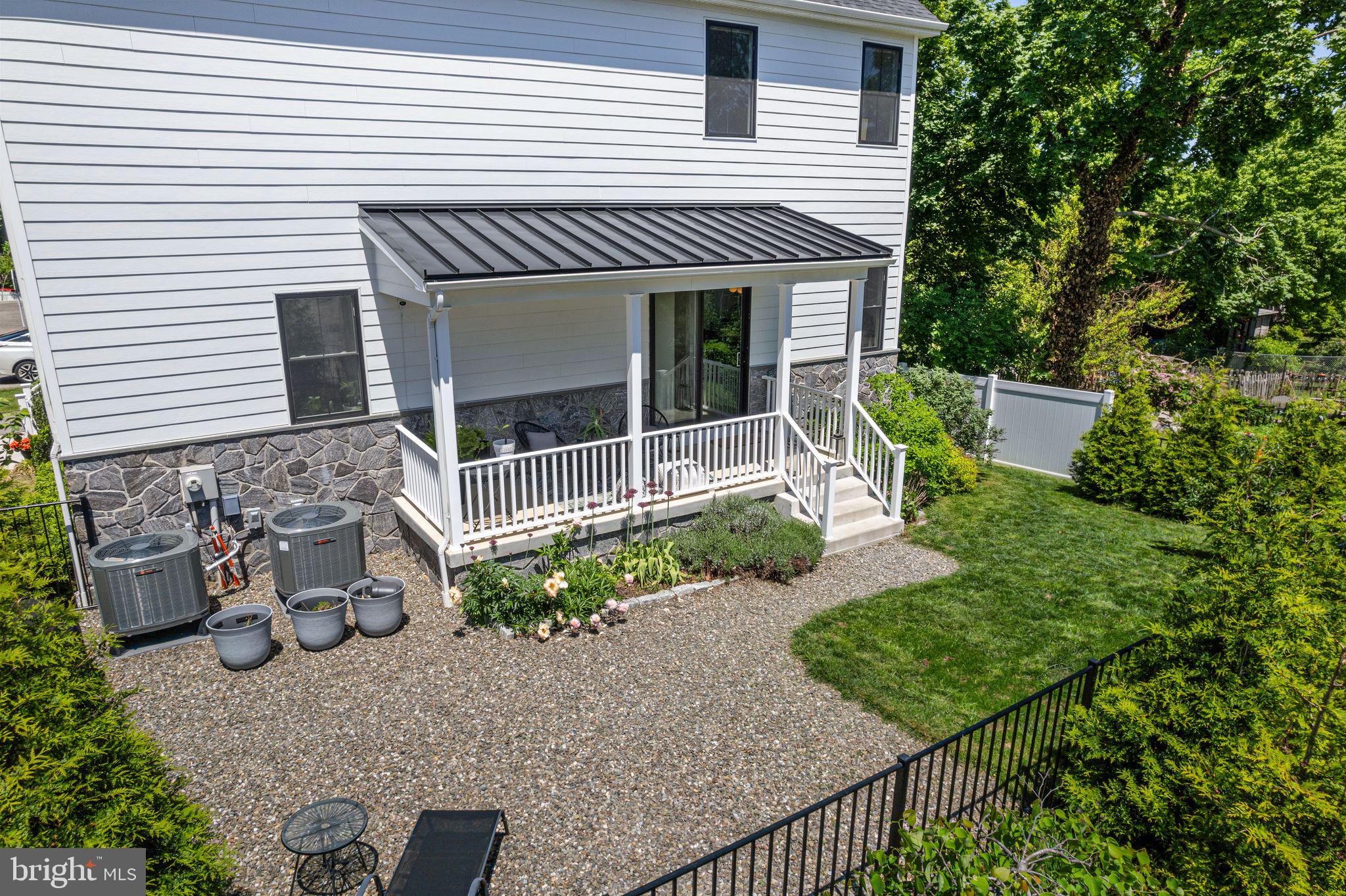 ROXBOROUGH - Residential