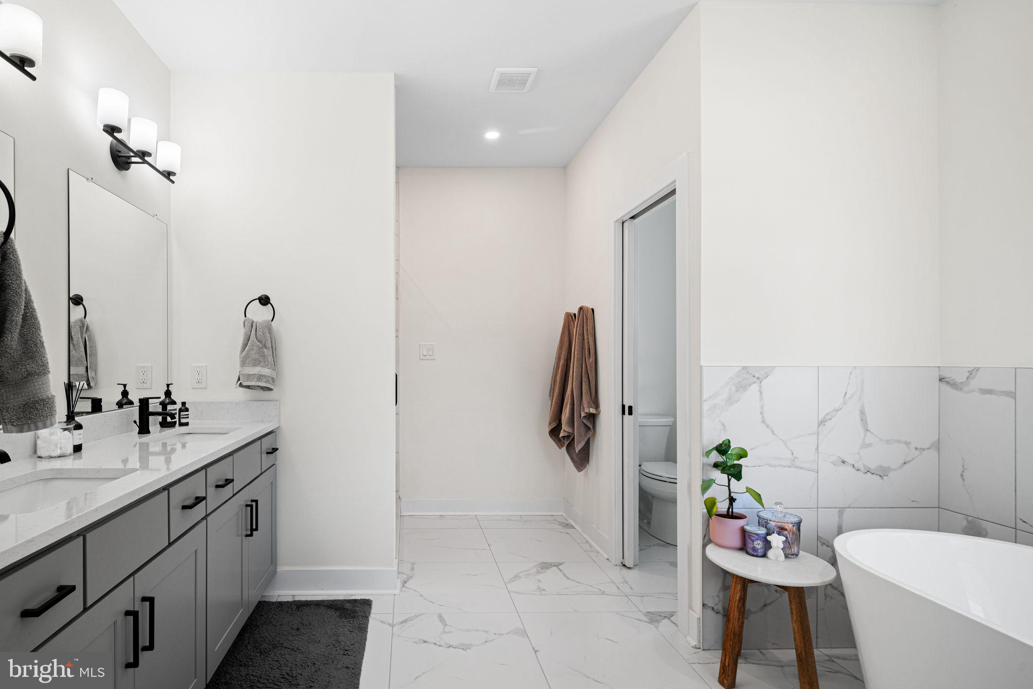 ROXBOROUGH - Residential