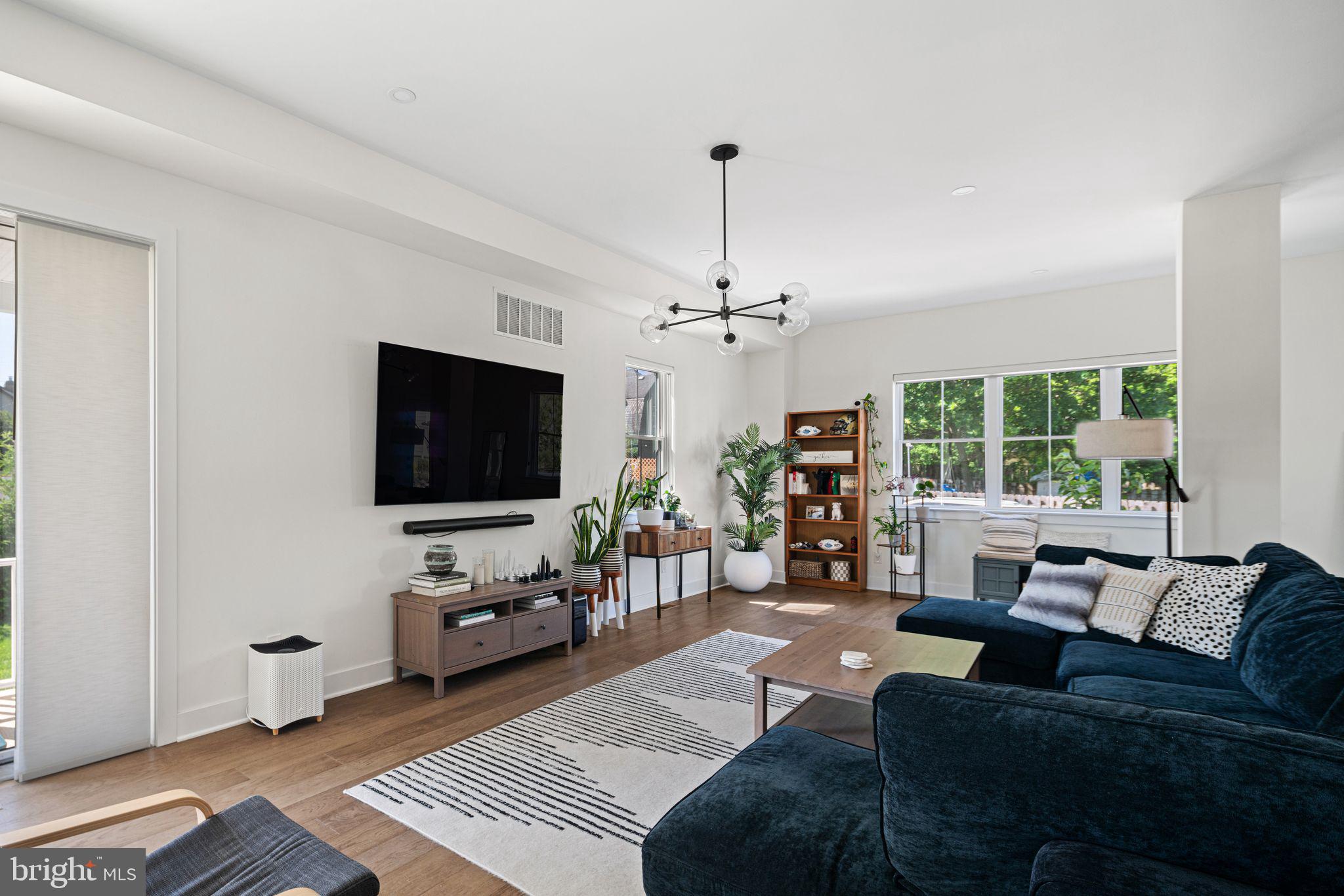 ROXBOROUGH - Residential