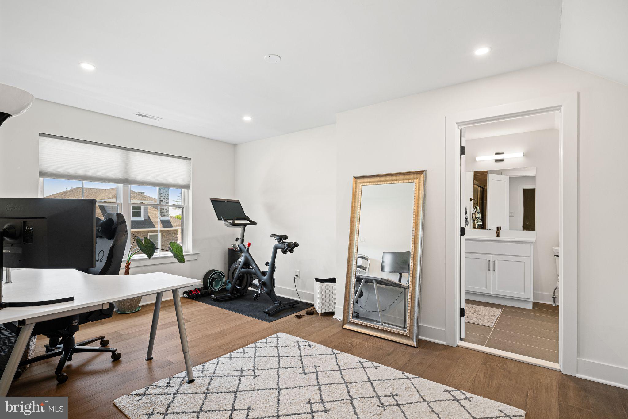 ROXBOROUGH - Residential