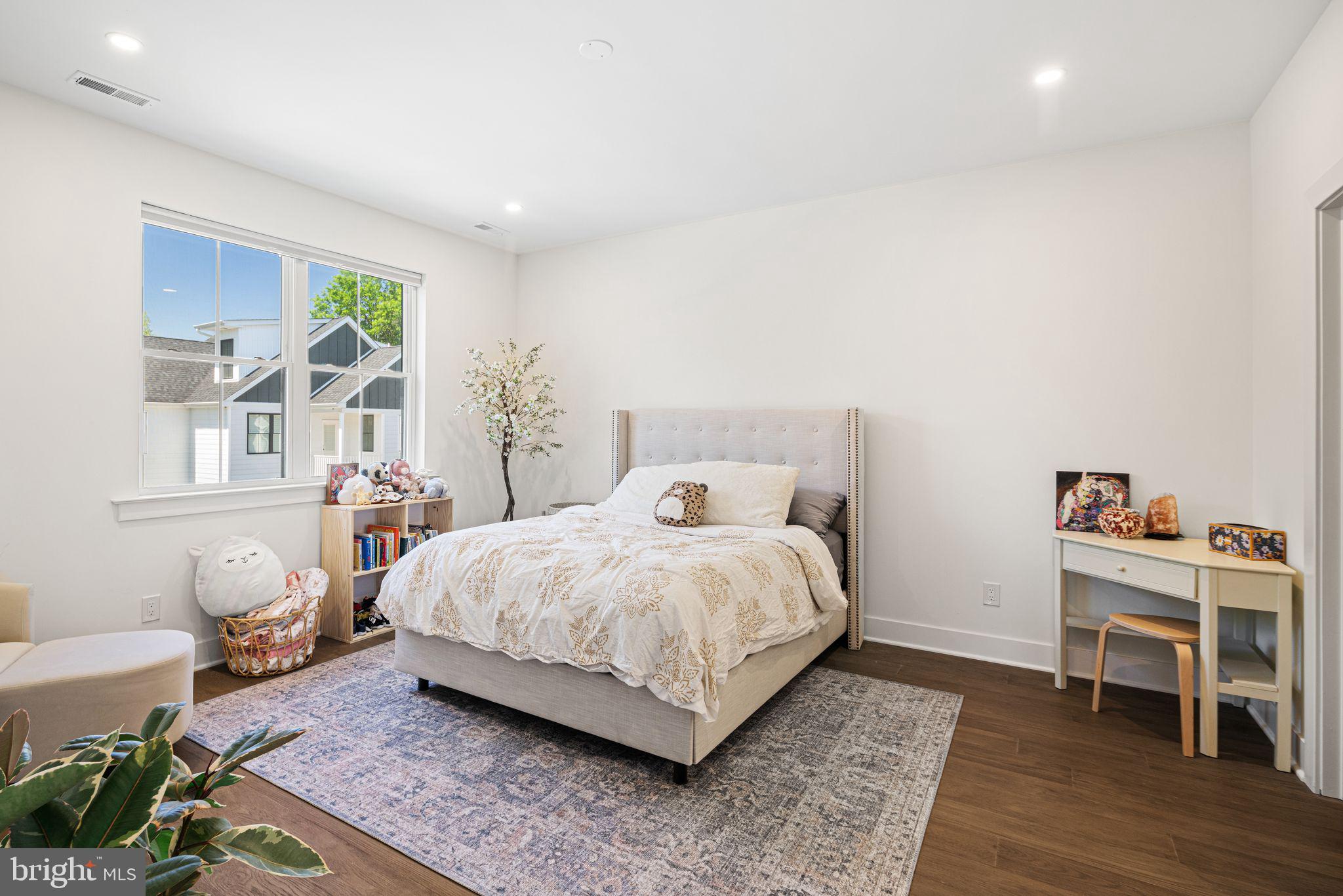 ROXBOROUGH - Residential