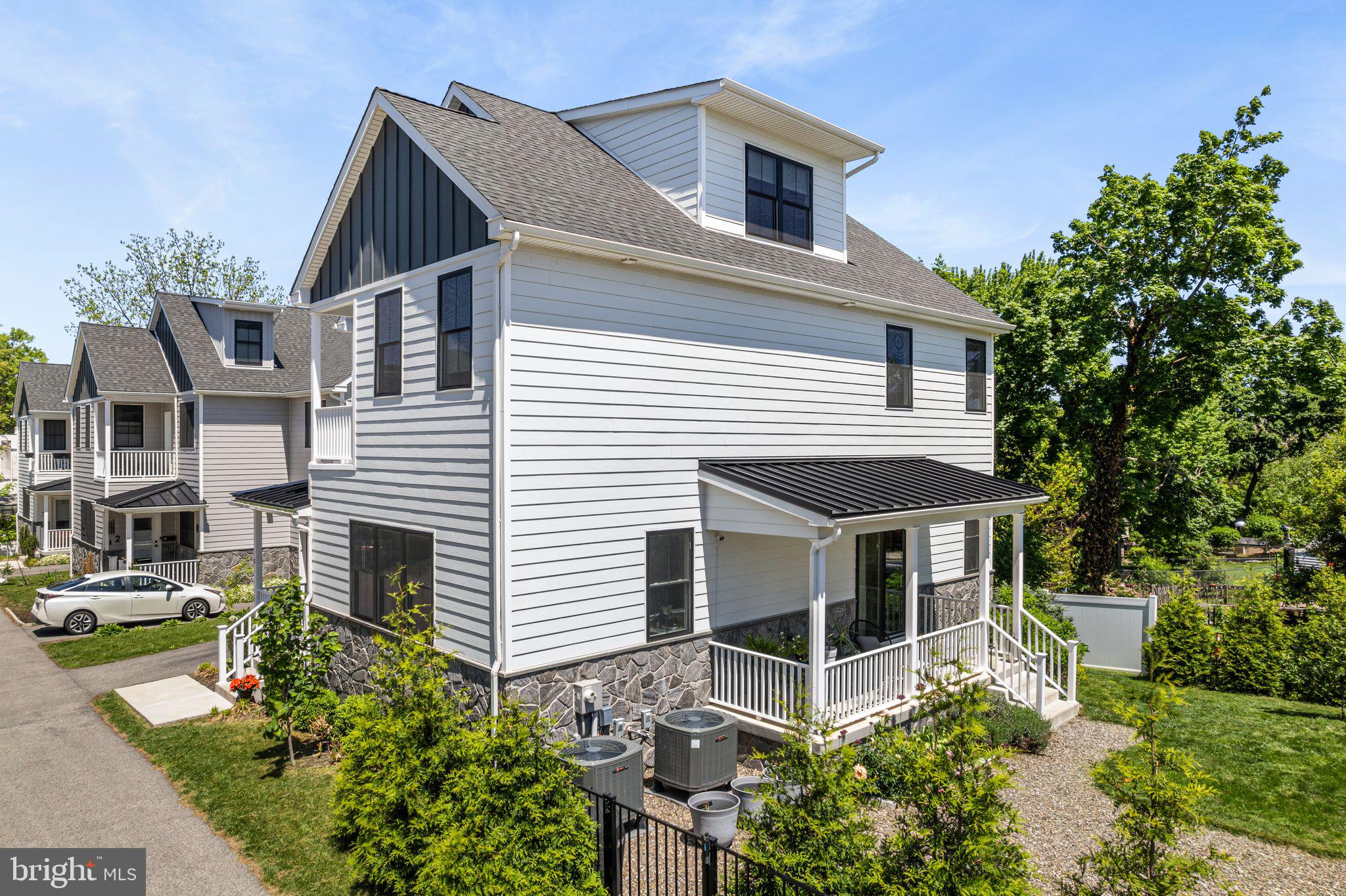 ROXBOROUGH - Residential