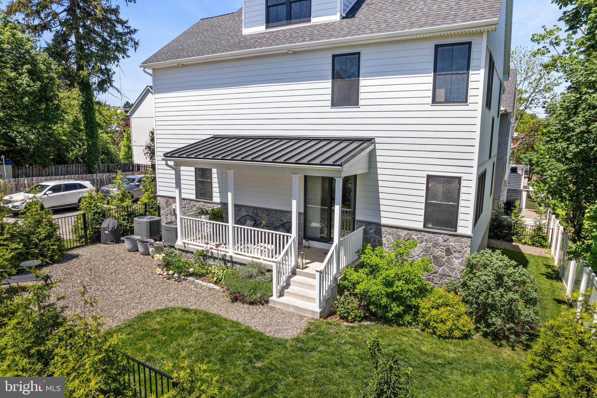 ROXBOROUGH - Residential