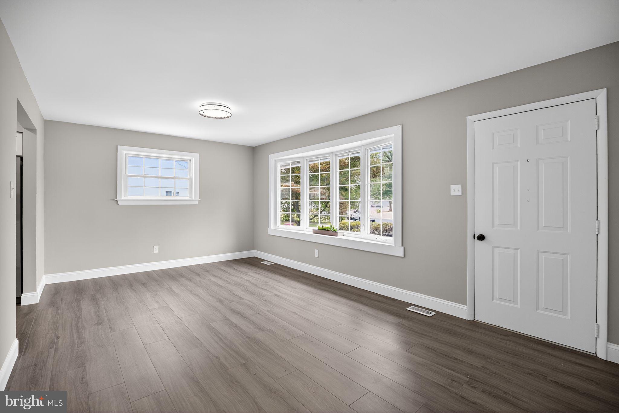 1005 WARREN COURT