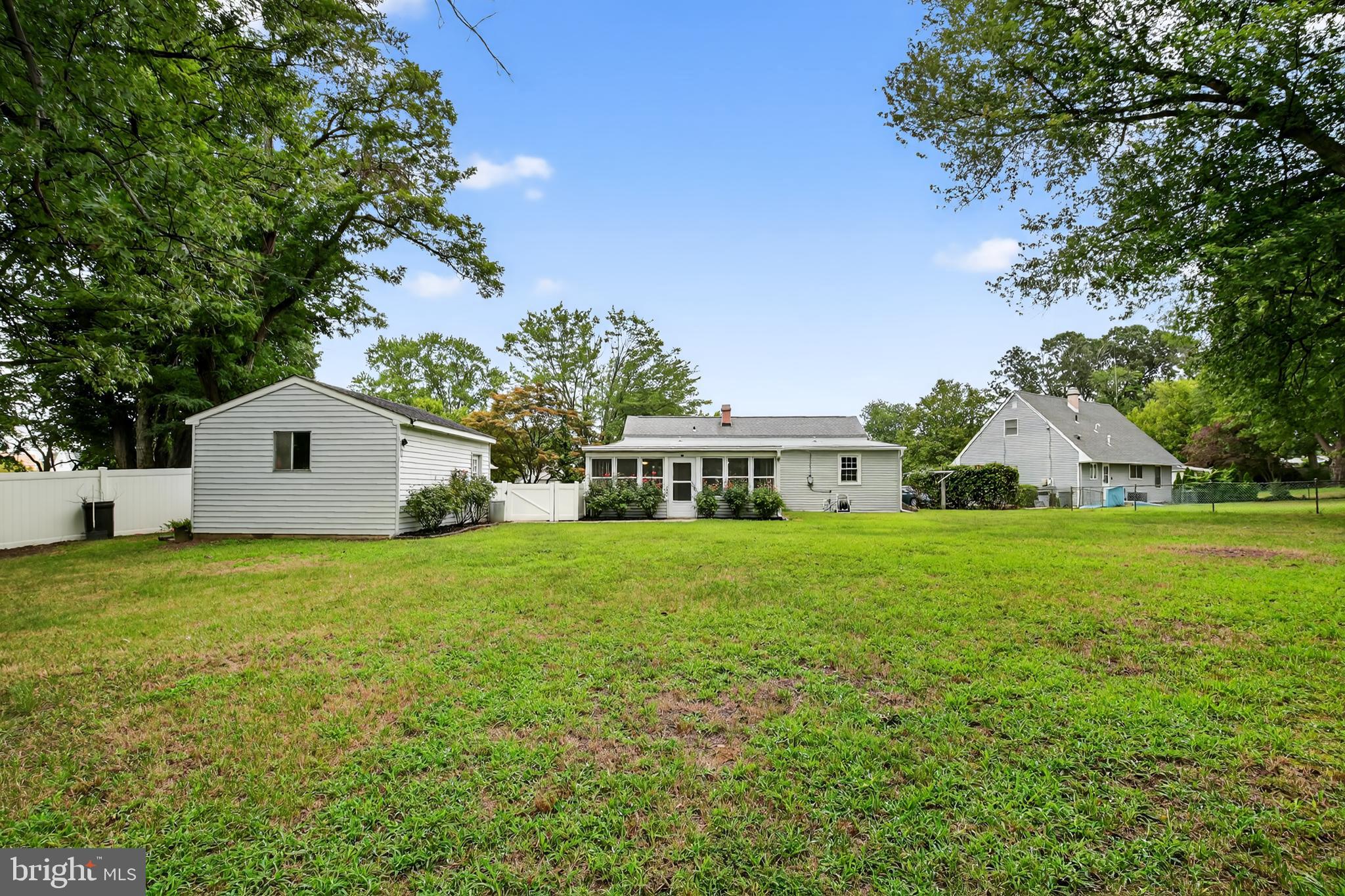 1005 WARREN COURT