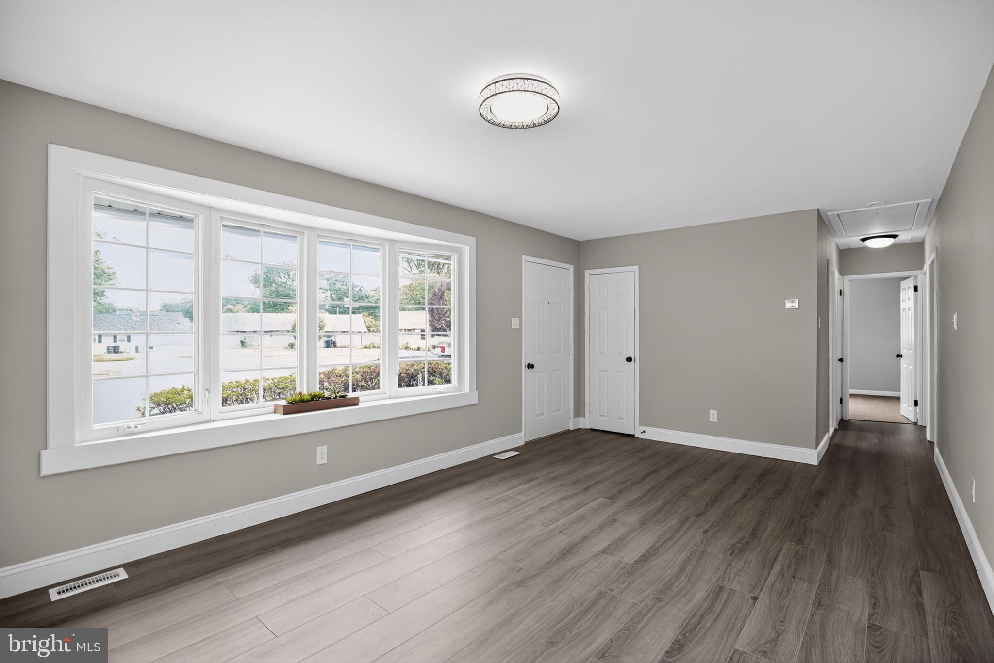 1005 WARREN COURT