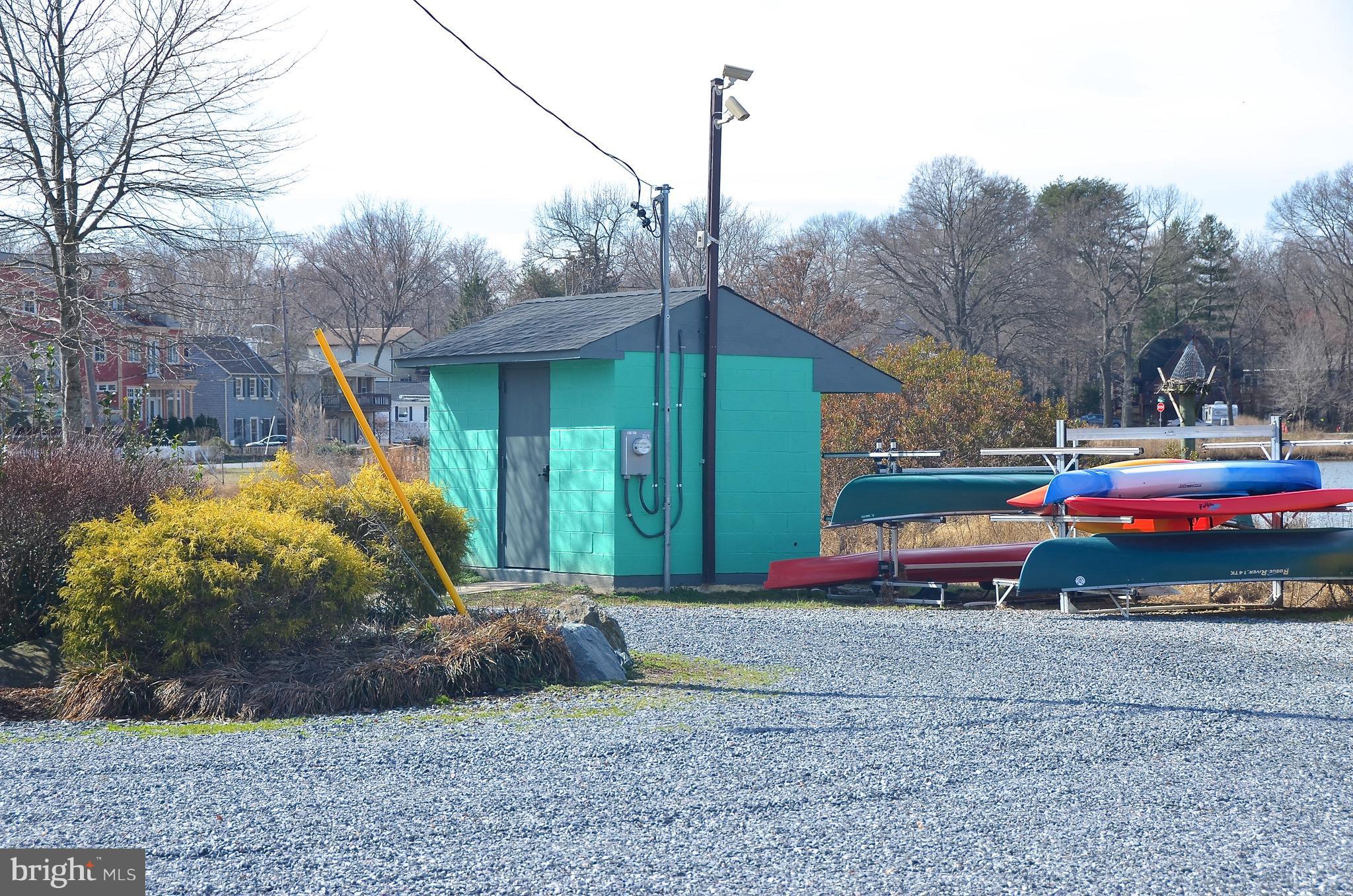 WOODLAND BEACH - Residential Lease