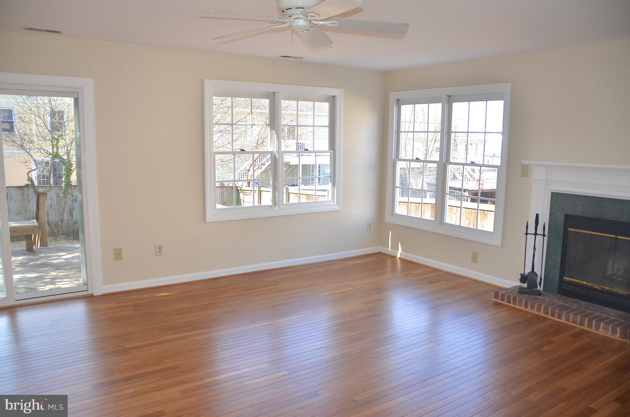 WOODLAND BEACH - Residential Lease