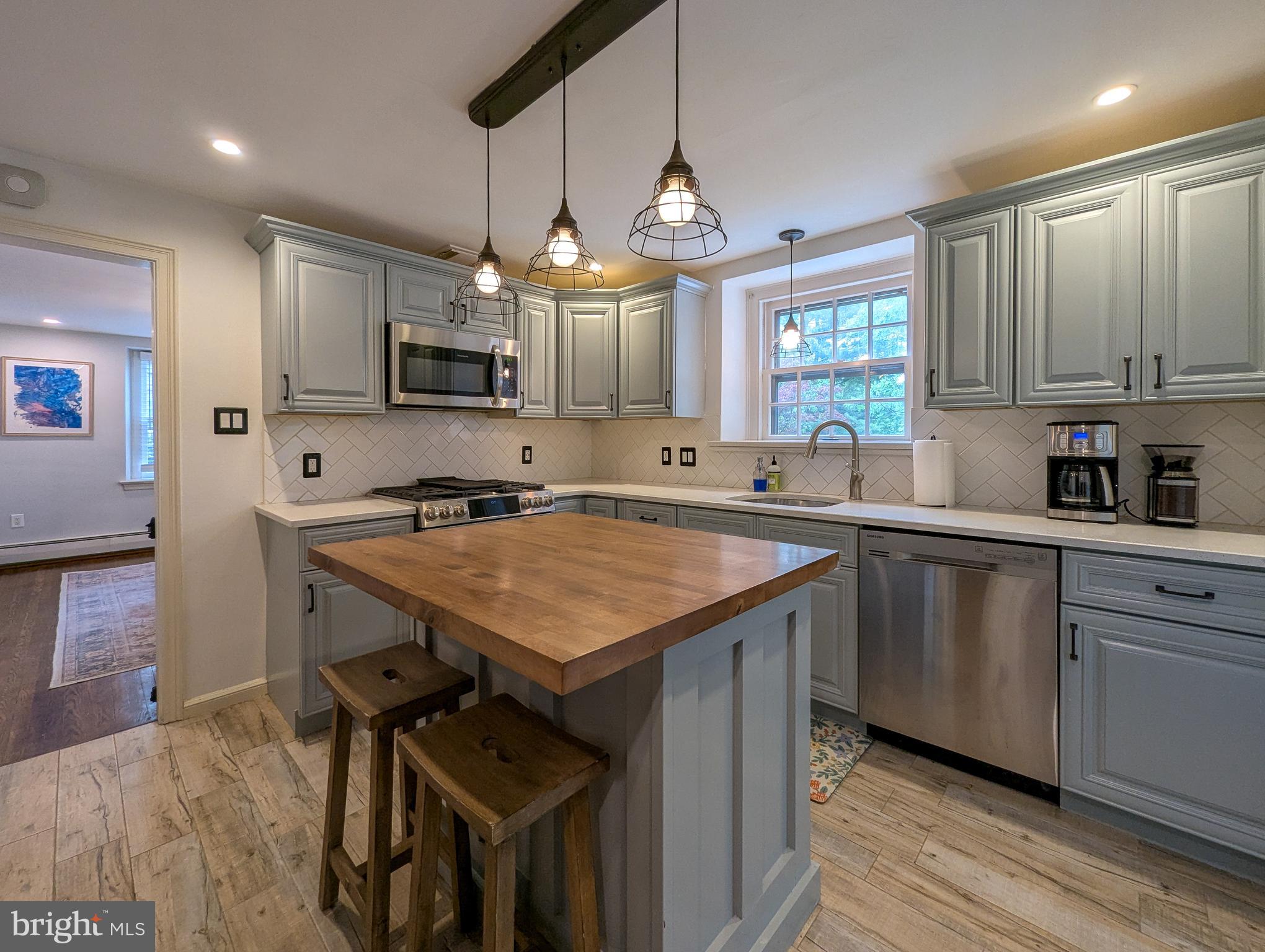 MEADOW BROOK - Residential