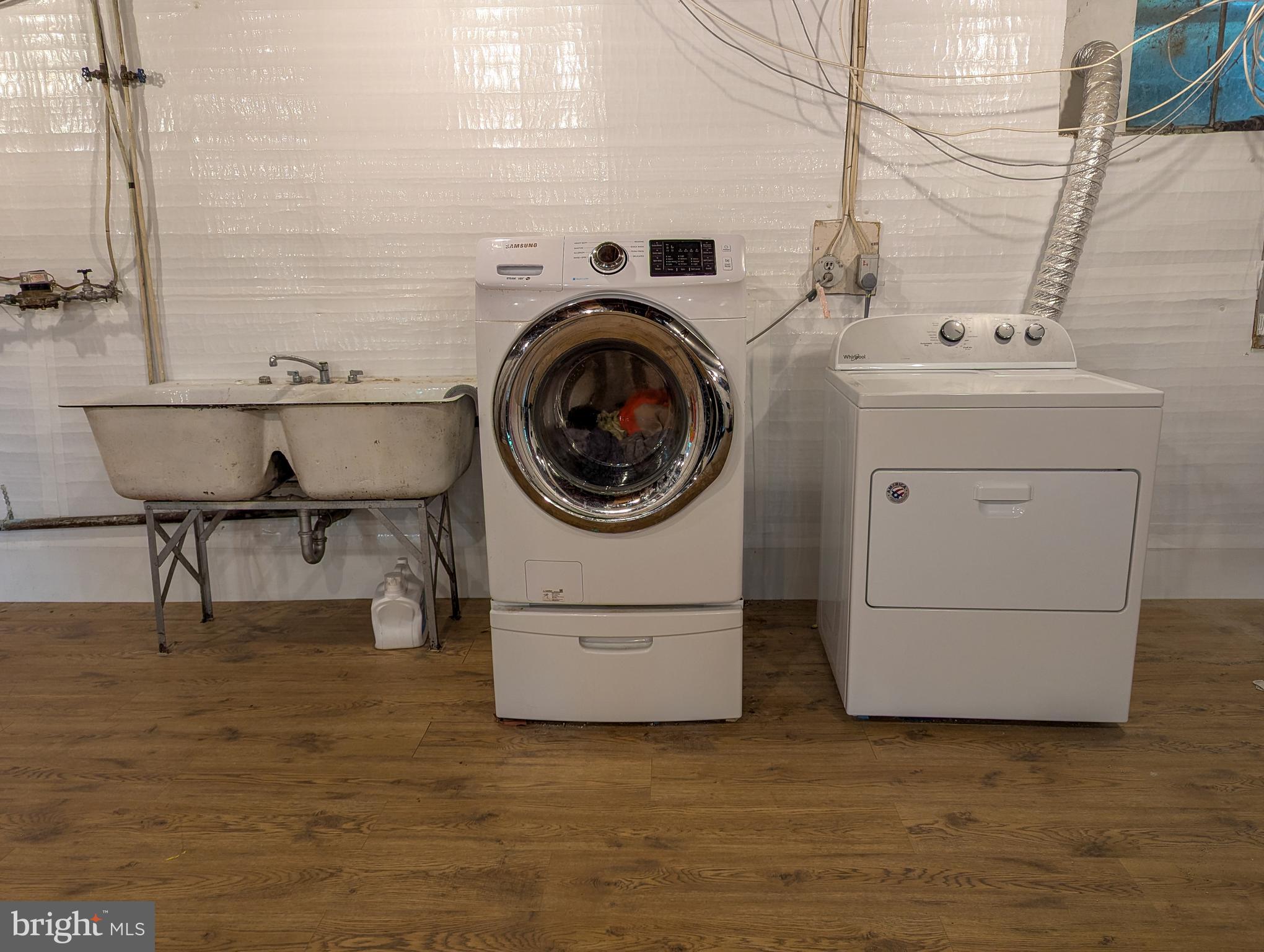 MEADOW BROOK - Residential