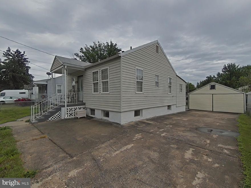 Spacious Single Family house with full finished basement. Four to Five car Driveway and oversized 2 Car garage.
3 bedroom, 2 Full baths.  Fully fenced yard.
Close in location easy access to major arteries and shopping.
Property qualifies for $10,000 buyer closing county grant (call for details)
