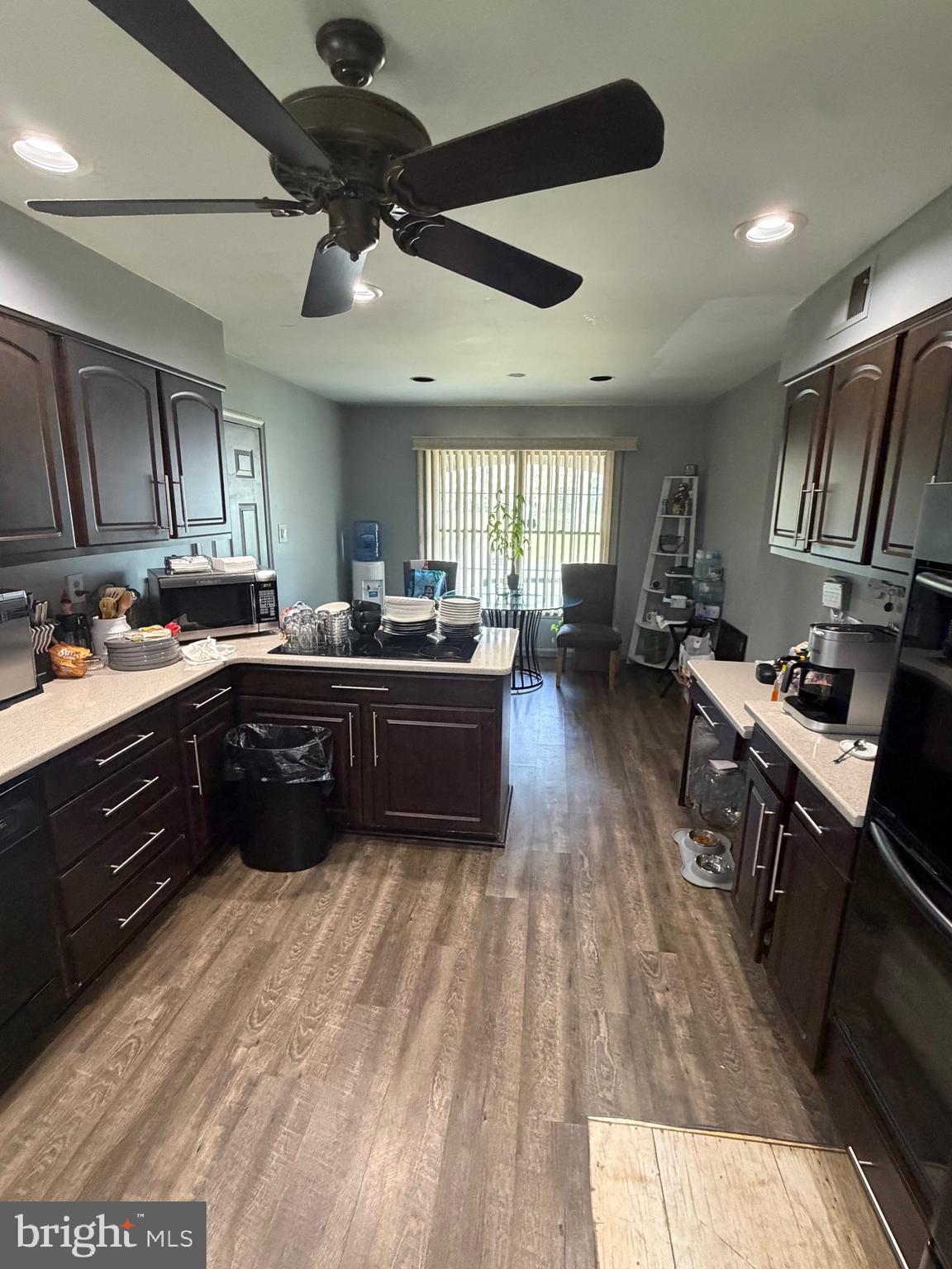 NAPLES MANOR - Residential