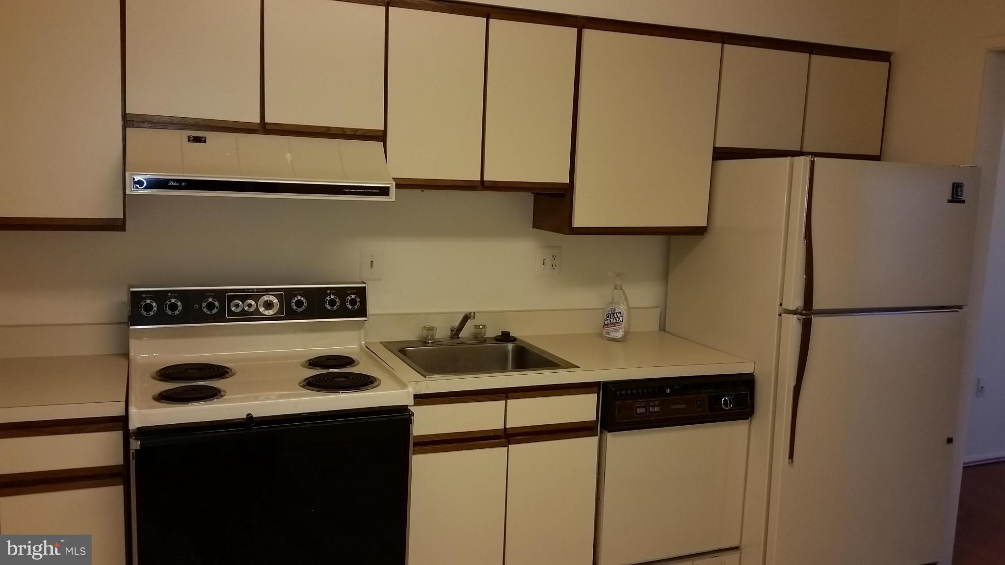 ENCORE OF MCLEAN - Residential Lease