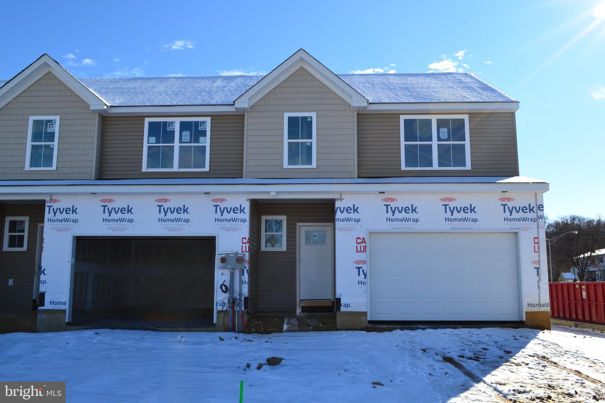 HAWKSTONE VILLAGE - Residential