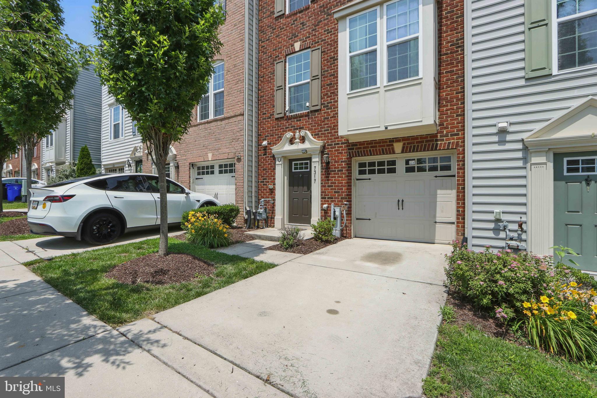 HOWARD SQUARE - Residential Lease