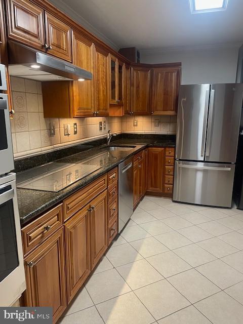 205 YOAKUM PARKWAY 1825