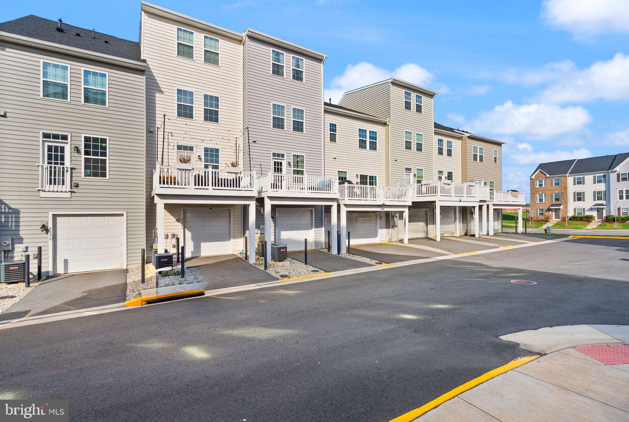 ARCOLA TOWN CENTER - Residential