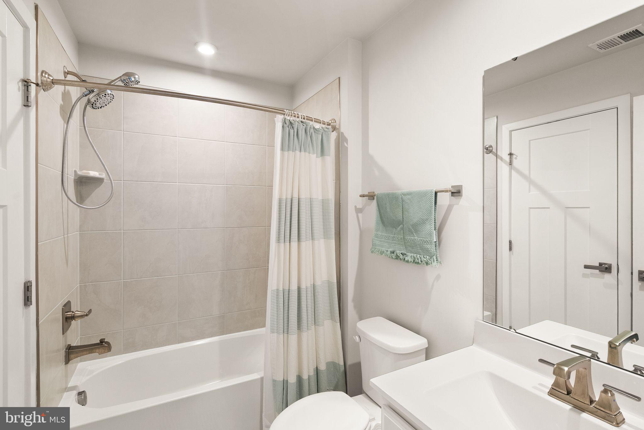 ARCOLA TOWN CENTER - Residential