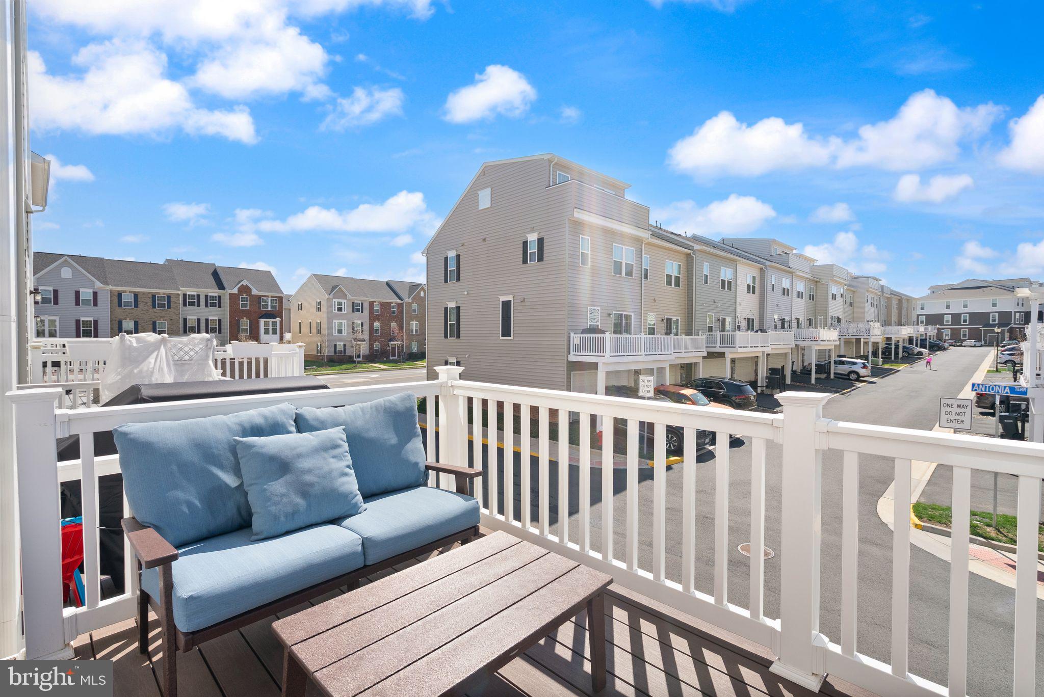 ARCOLA TOWN CENTER - Residential