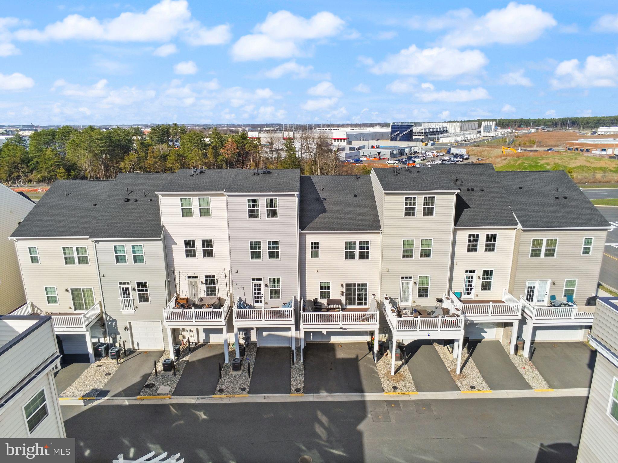 ARCOLA TOWN CENTER - Residential