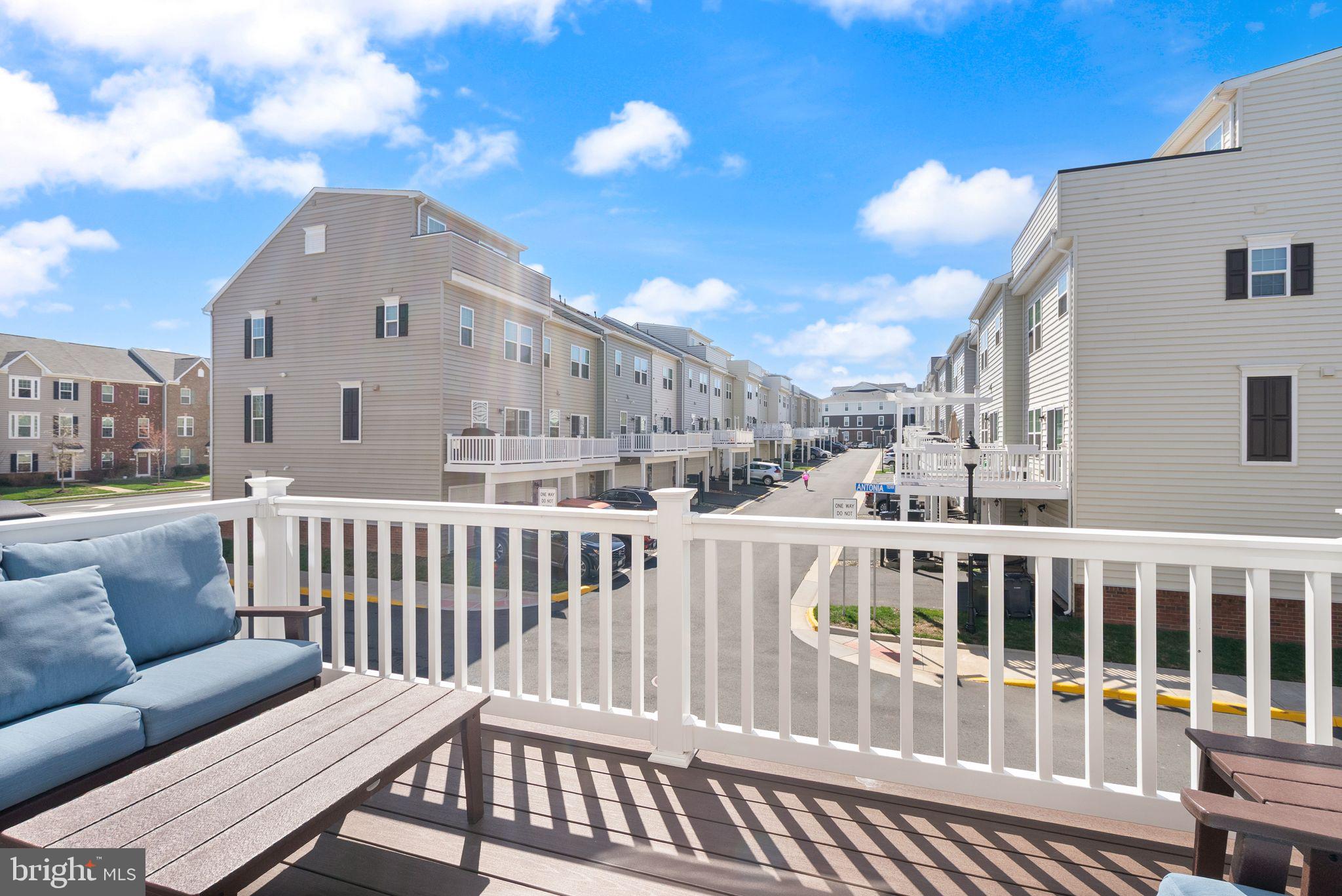 ARCOLA TOWN CENTER - Residential