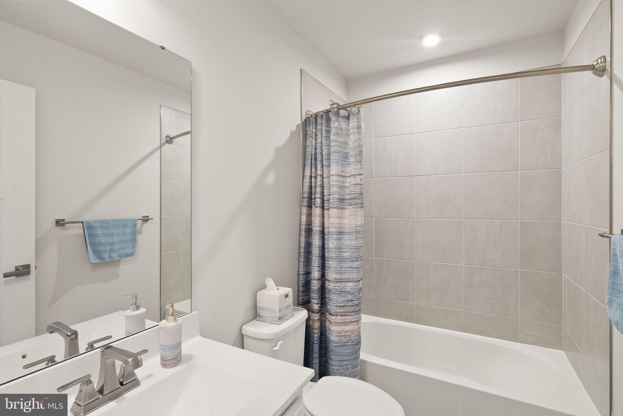 ARCOLA TOWN CENTER - Residential