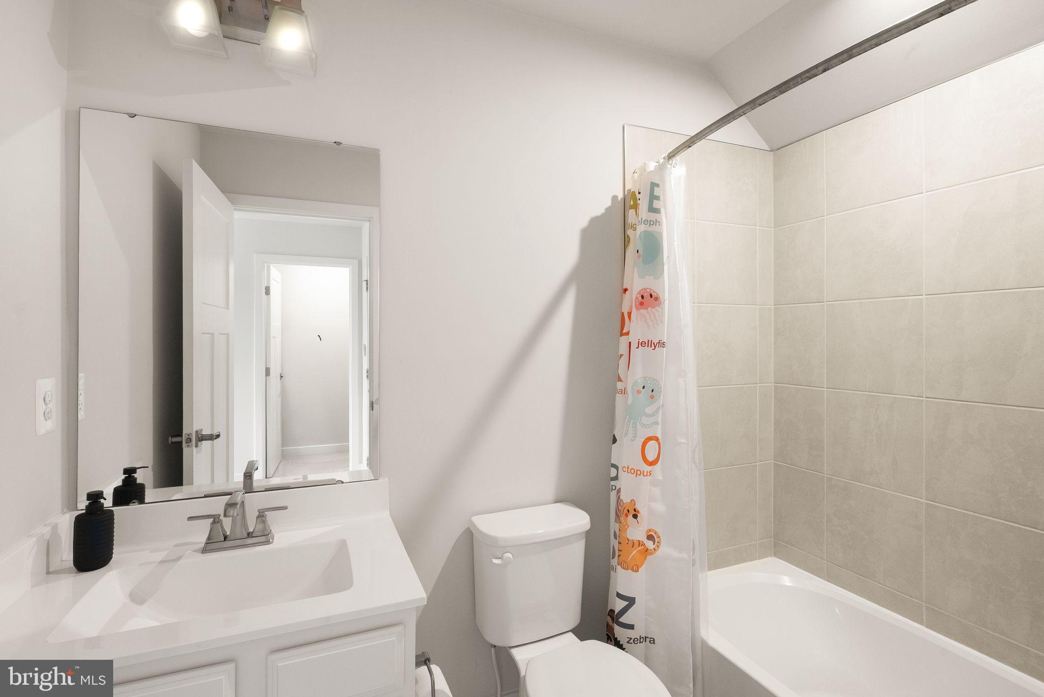 ARCOLA TOWN CENTER - Residential