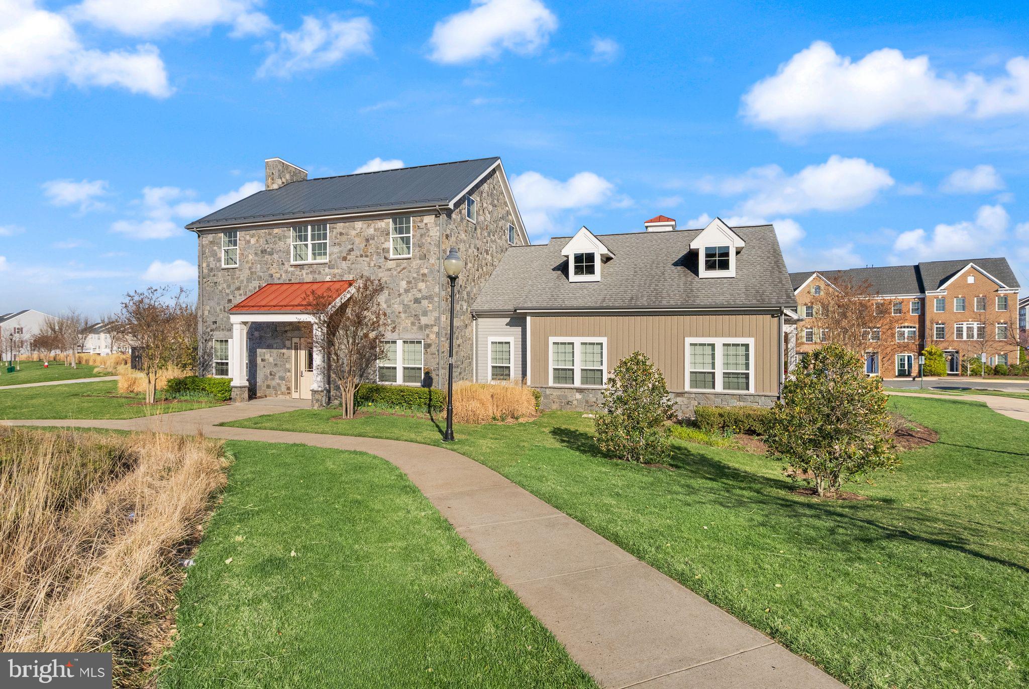 ARCOLA TOWN CENTER - Residential